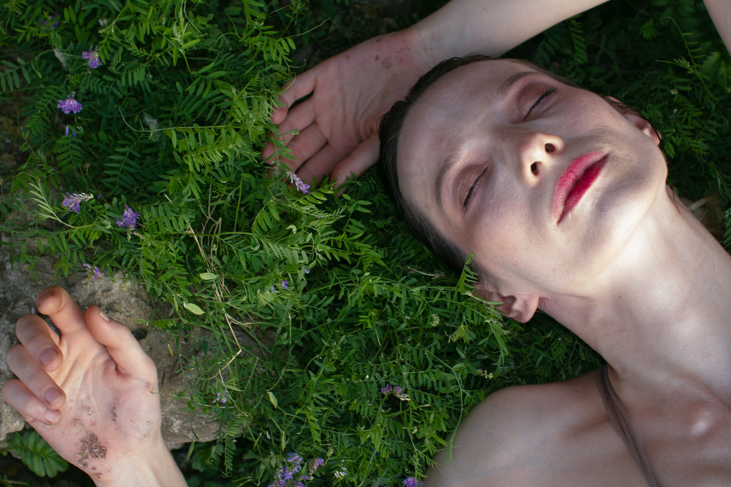 Тина и камни