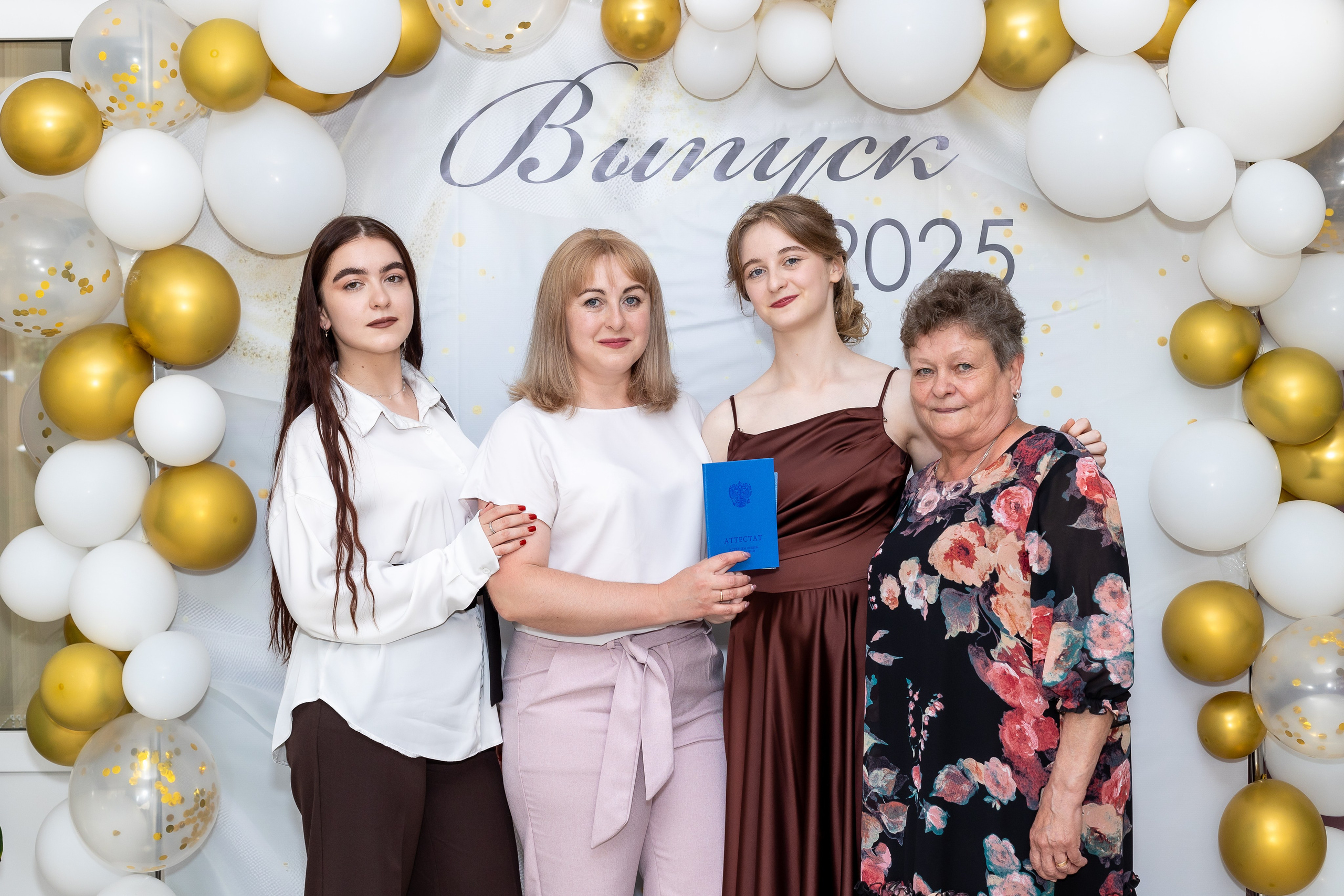 Вручение аттестата 2025. Выпускные альбомы Майкоп, Краснодар Елена Золотарева