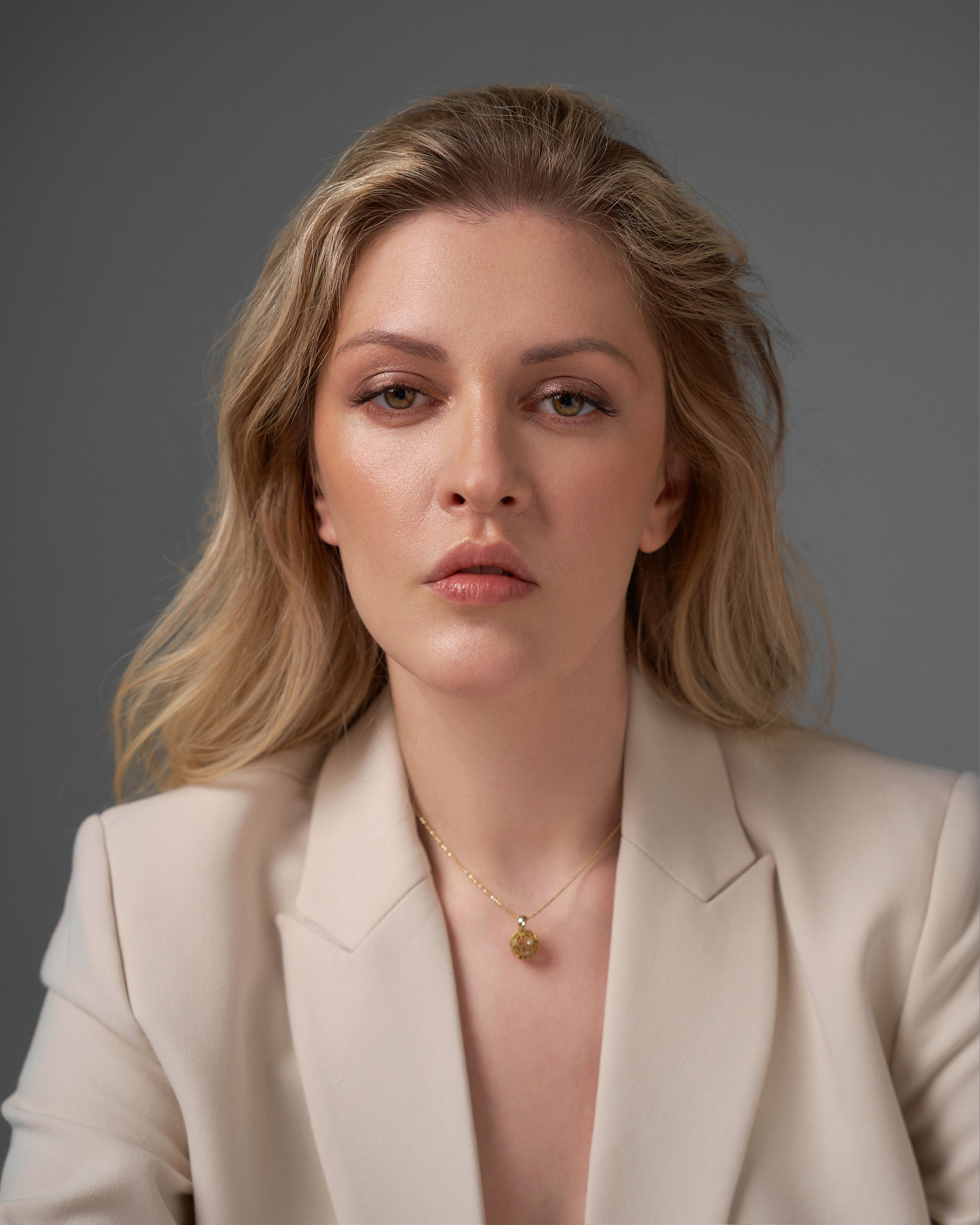 Женский деловой портрет как с обложки глянцевого журнала