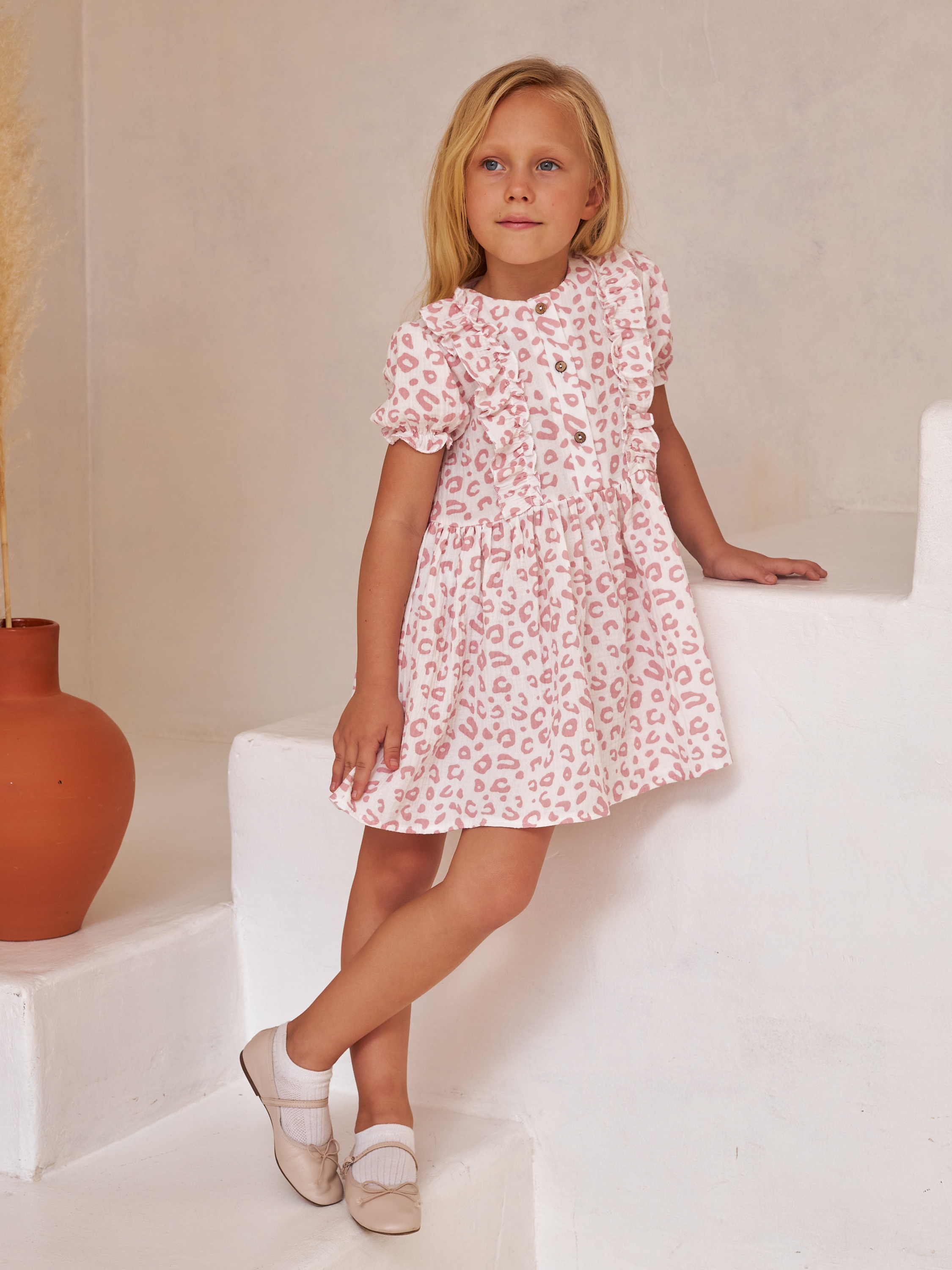 Фотосъемка детских платьев Екатеринбург Wildberries ВБ Ozon Озон фотосессия детей Екб заказать цена фотосъемка товара WB нарядное платье. Фотограф Екатеринбург Анастасия Жерновская | Маркетплейсы и нейрофото