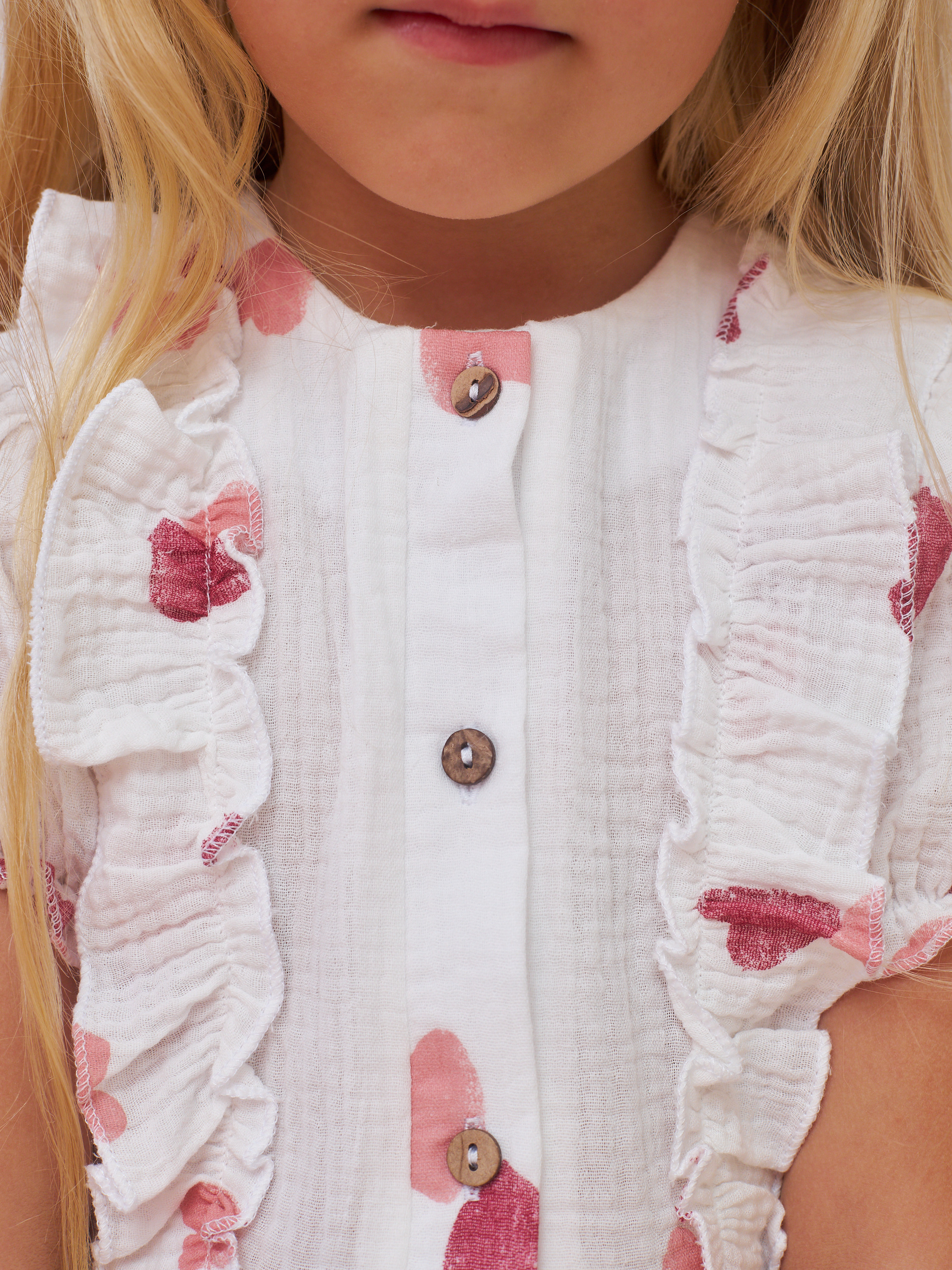 Фотосъемка детских платьев Екатеринбург Wildberries ВБ Ozon Озон фотосессия детей Екб заказать цена фотосъемка товара WB нарядное платье. Фотограф Екатеринбург Анастасия Жерновская | Маркетплейсы и нейрофото