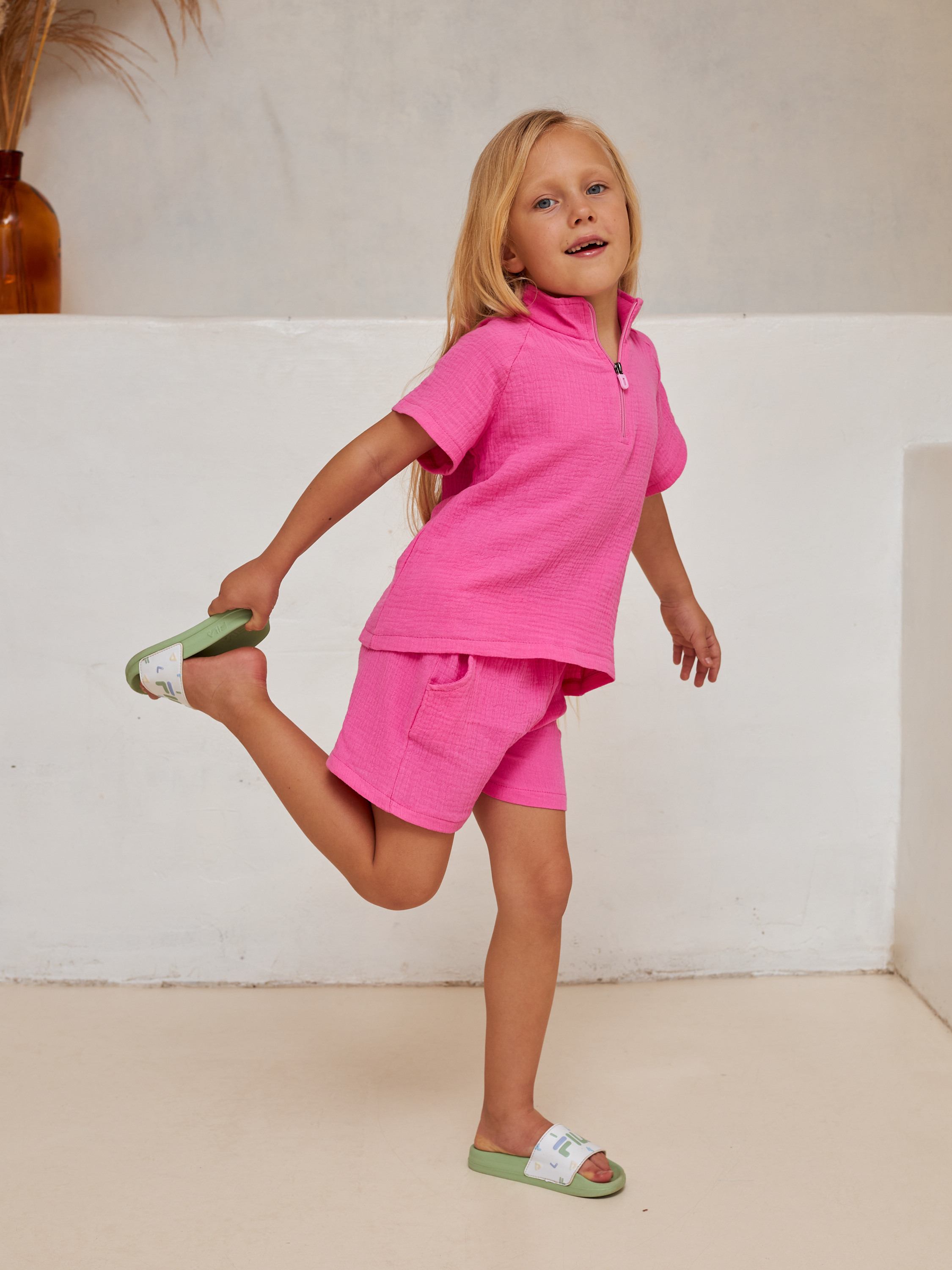 Фотосъемка детских платьев Екатеринбург Wildberries ВБ Ozon Озон фотосессия детей Екб заказать цена фотосъемка товара WB нарядное платье. Фотограф Екатеринбург Анастасия Жерновская | Маркетплейсы и нейрофото