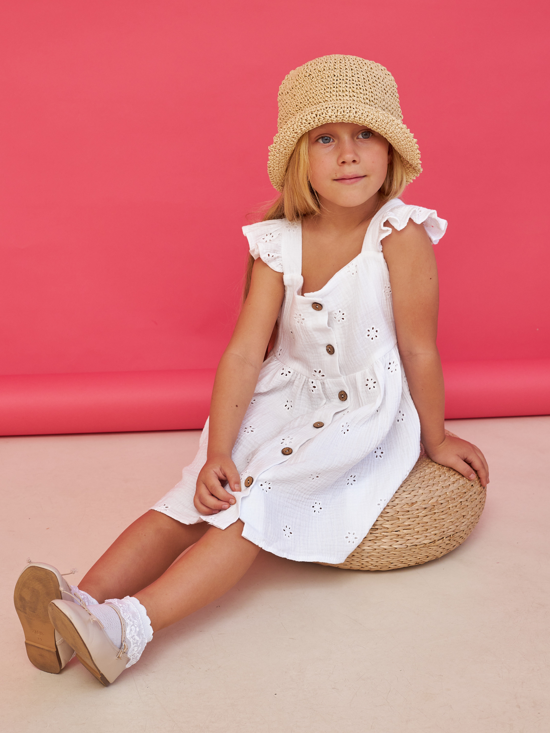 Фотосъемка детских платьев Екатеринбург Wildberries ВБ Ozon Озон фотосессия детей Екб заказать цена фотосъемка товара WB нарядное платье. Фотограф Екатеринбург Анастасия Жерновская | Маркетплейсы и нейрофото