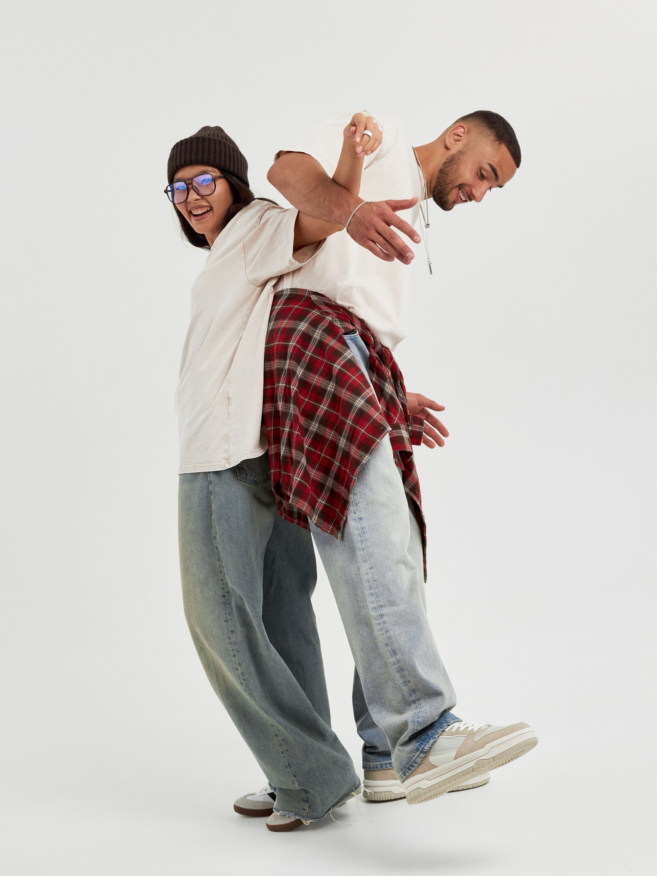 Фотосъемка футболок варенок Екатеринбург Wildberries ВБ Ozon Озон фотосессия одежды Екб заказать цена фотосъемка товара WB тай дай Екб. Фотограф Екатеринбург Анастасия Жерновская | Маркетплейсы и нейрофото