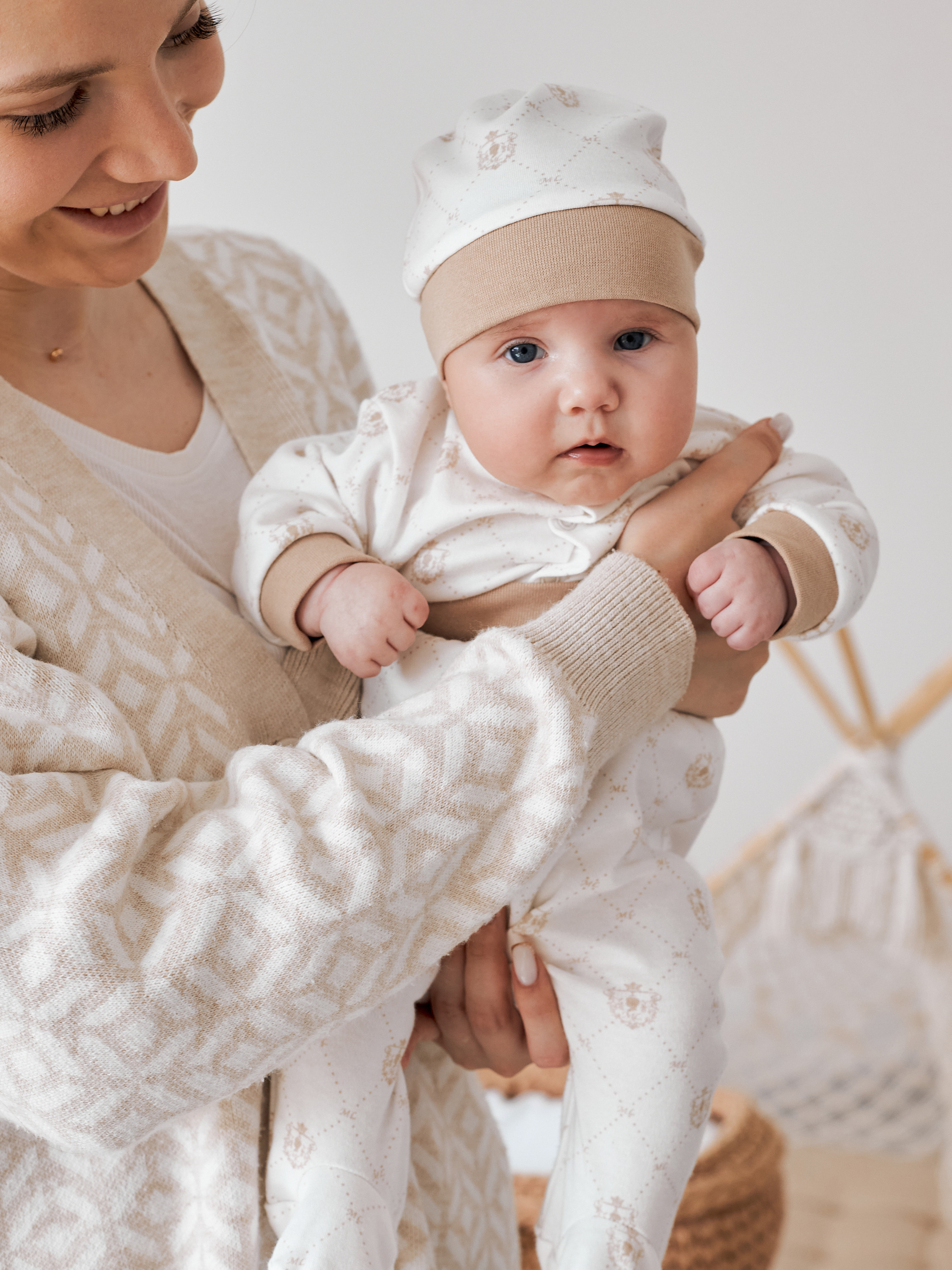 Фотосъемка комбинезонов для малыша Екатеринбург Wildberries ВБ Ozon Озон фотосессия детей Екб заказать цена фотосъемка товара WB дети Екб. Фотограф Екатеринбург Анастасия Жерновская | Маркетплейсы и нейрофото