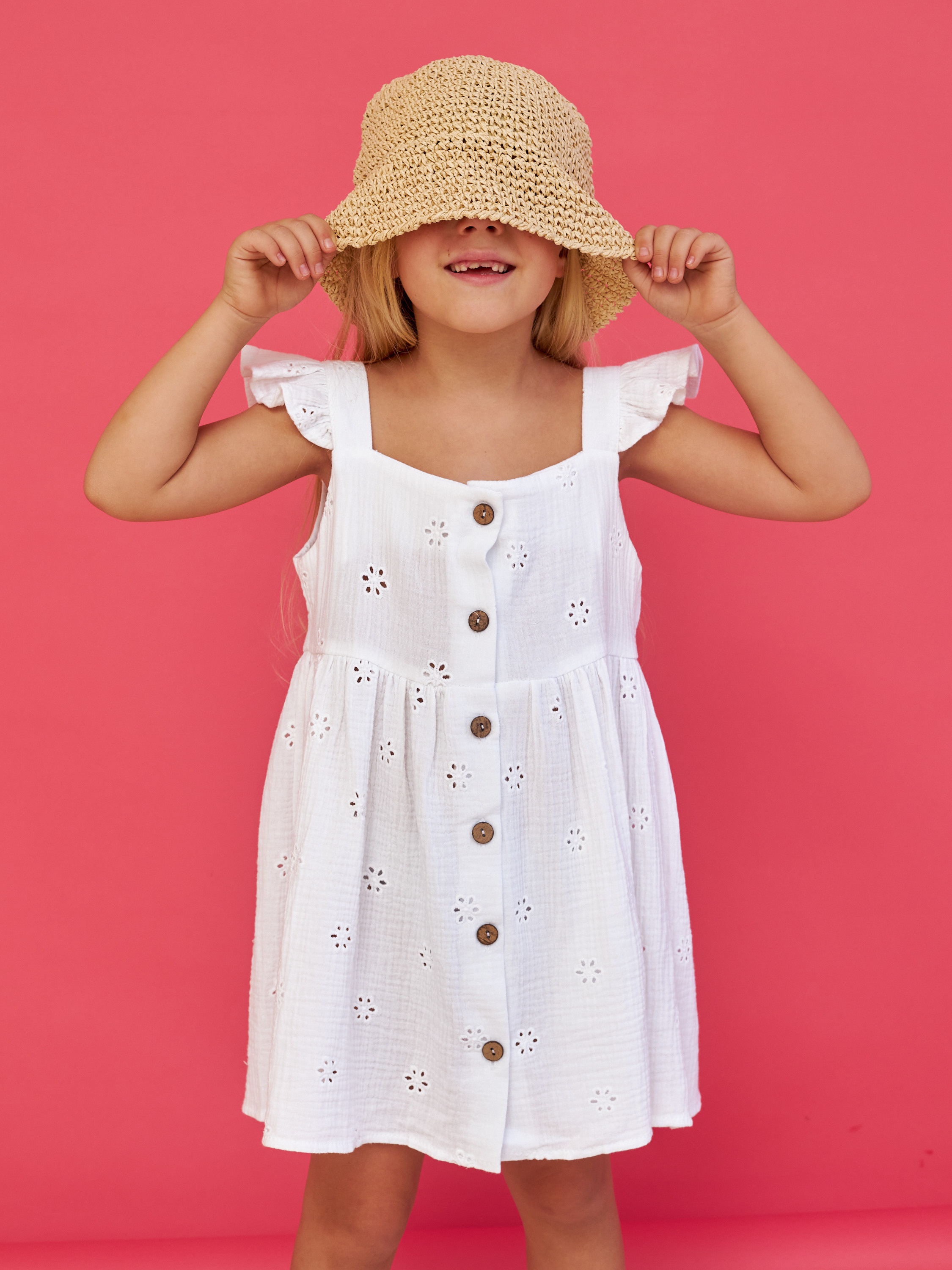 Фотосъемка детских платьев Екатеринбург Wildberries ВБ Ozon Озон фотосессия детей Екб заказать цена фотосъемка товара WB нарядное платье. Фотограф Екатеринбург Анастасия Жерновская | Маркетплейсы и нейрофото