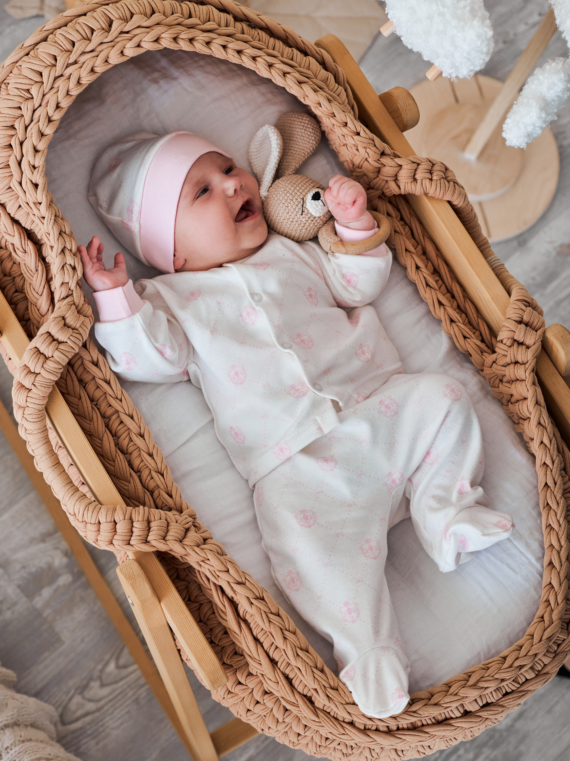 Фотосъемка комбинезонов для малыша Екатеринбург Wildberries ВБ Ozon Озон фотосессия детей Екб заказать цена фотосъемка товара WB дети Екб. Фотограф Екатеринбург Анастасия Жерновская | Маркетплейсы и нейрофото