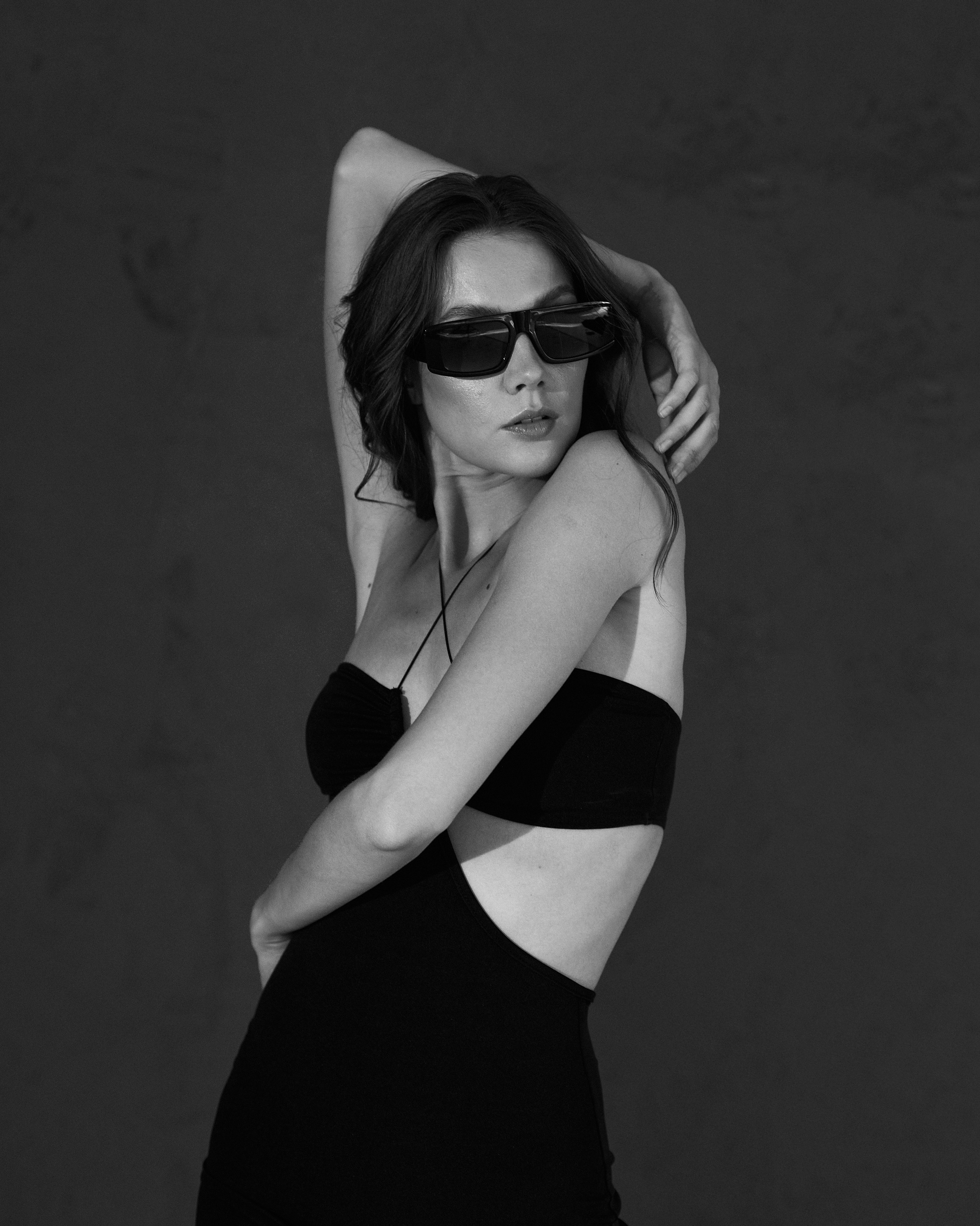 Фотосъемка с песком для бренда одежды Burbe. Фотограф Екатеринбург Анастасия Жерновская | Маркетплейсы и нейрофото