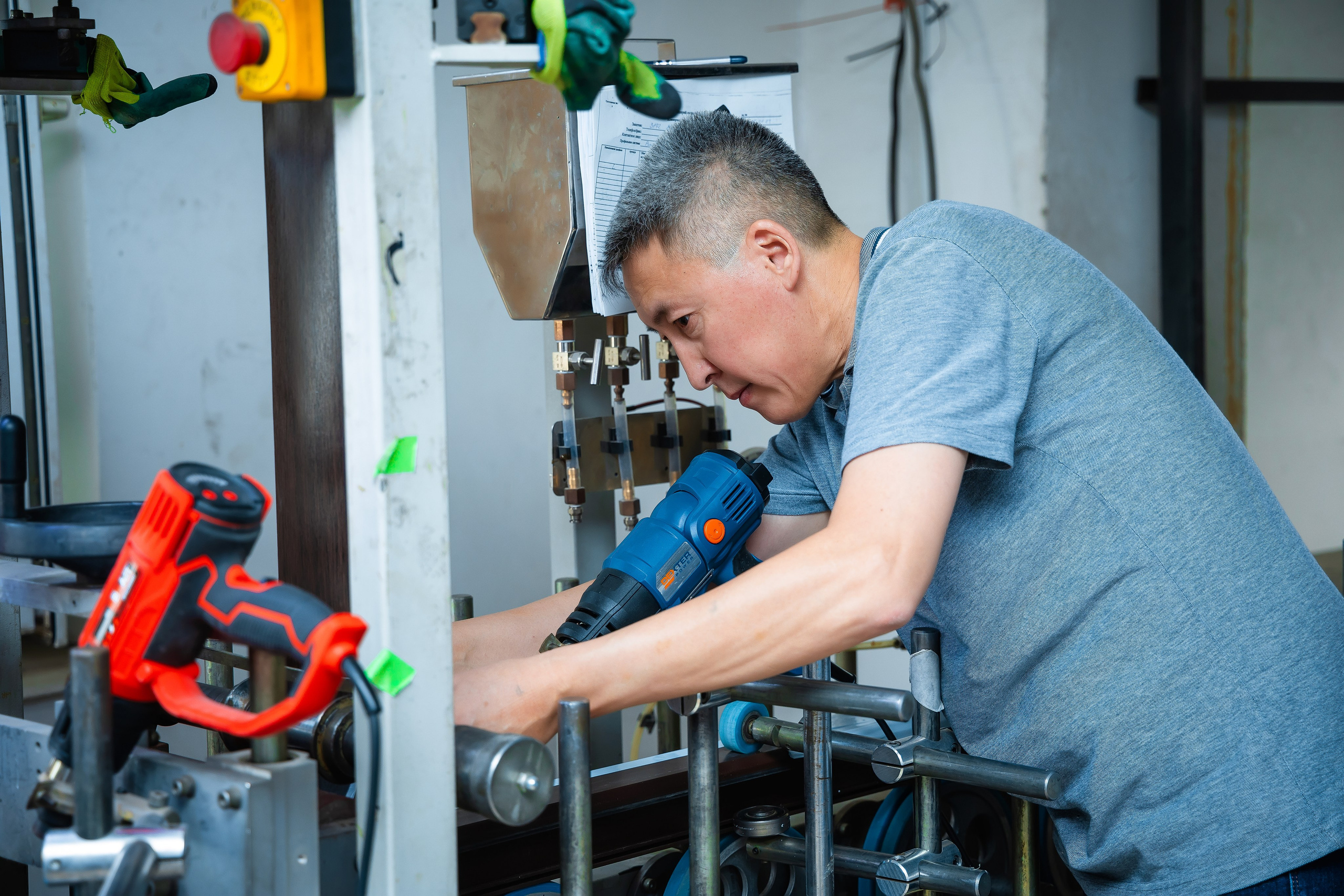 Цех по окнам. Семейный и Свадебный фотограф в Астане Александр Астапов
