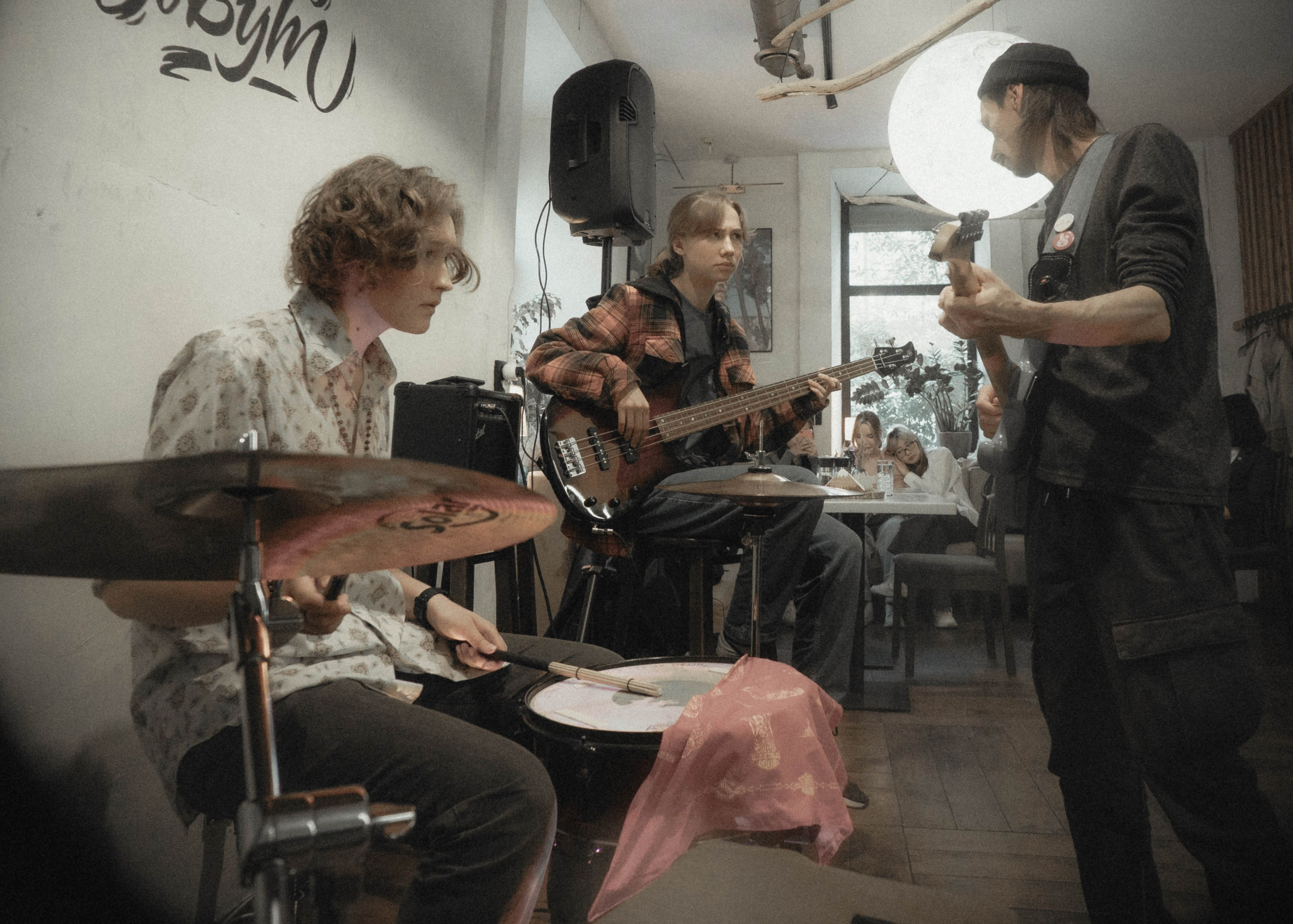 Концерт группы «Вещества». Кир Анисин. Режиссер & фотограф