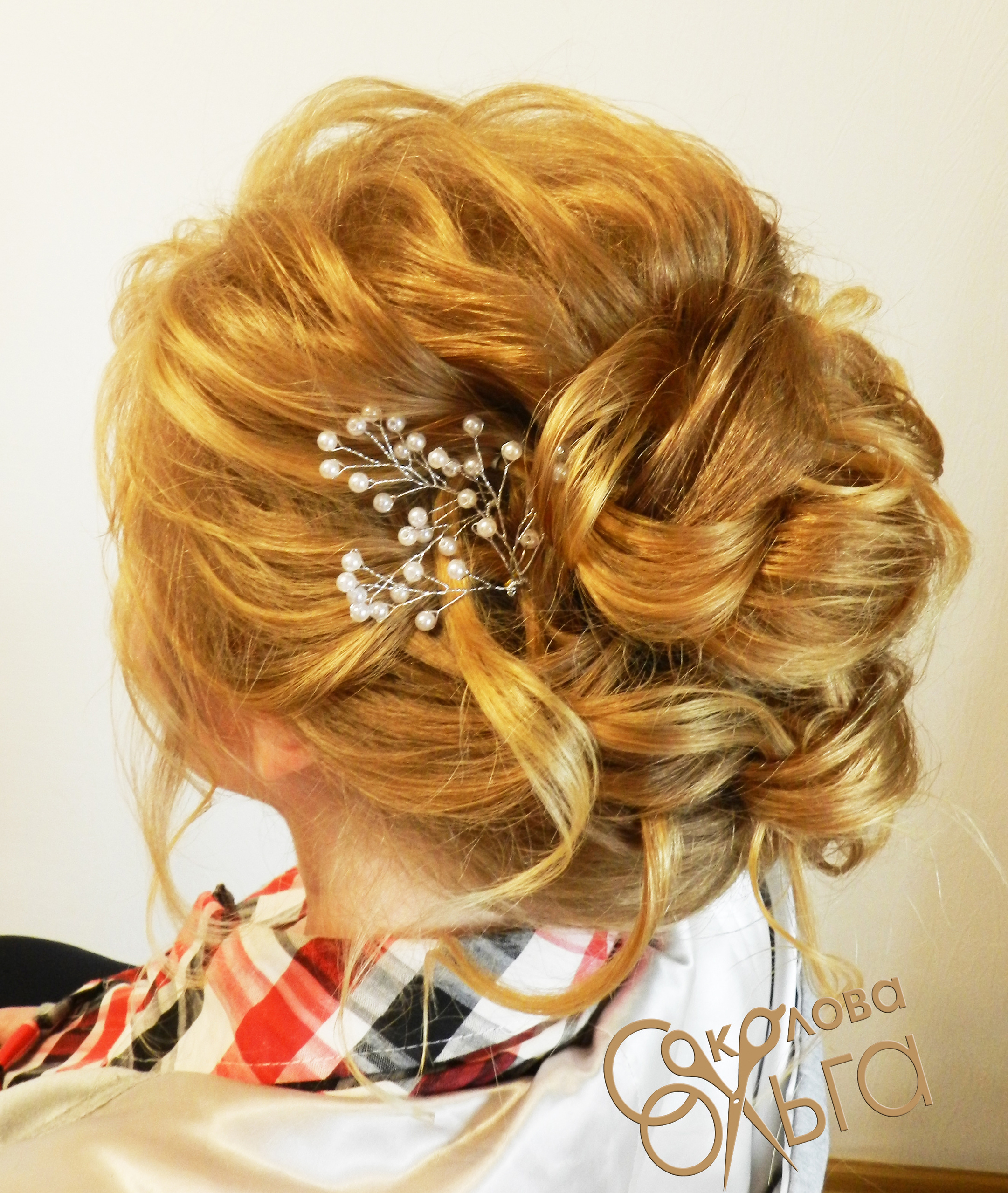 Воздушная прическа на среднюю длину. Средний пучок. olgadz.ru