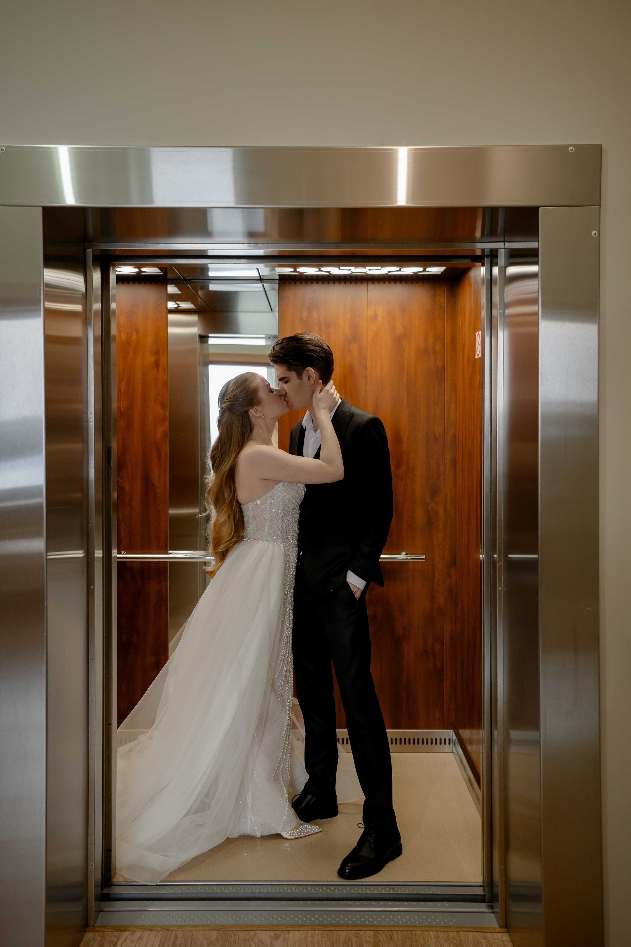 СВАДЕБНАЯ СЬЕМКА СБОРОВ В ОТЕЛЕ И ВЫЕЗД НА ЦЕРЕМОНИЮ (СНЯТО В СИБИРЕ В НИЖНЕВАРТОВСКЕ). Профессиональный фотограф, Санкт-Петербург — Виктория Богомолова