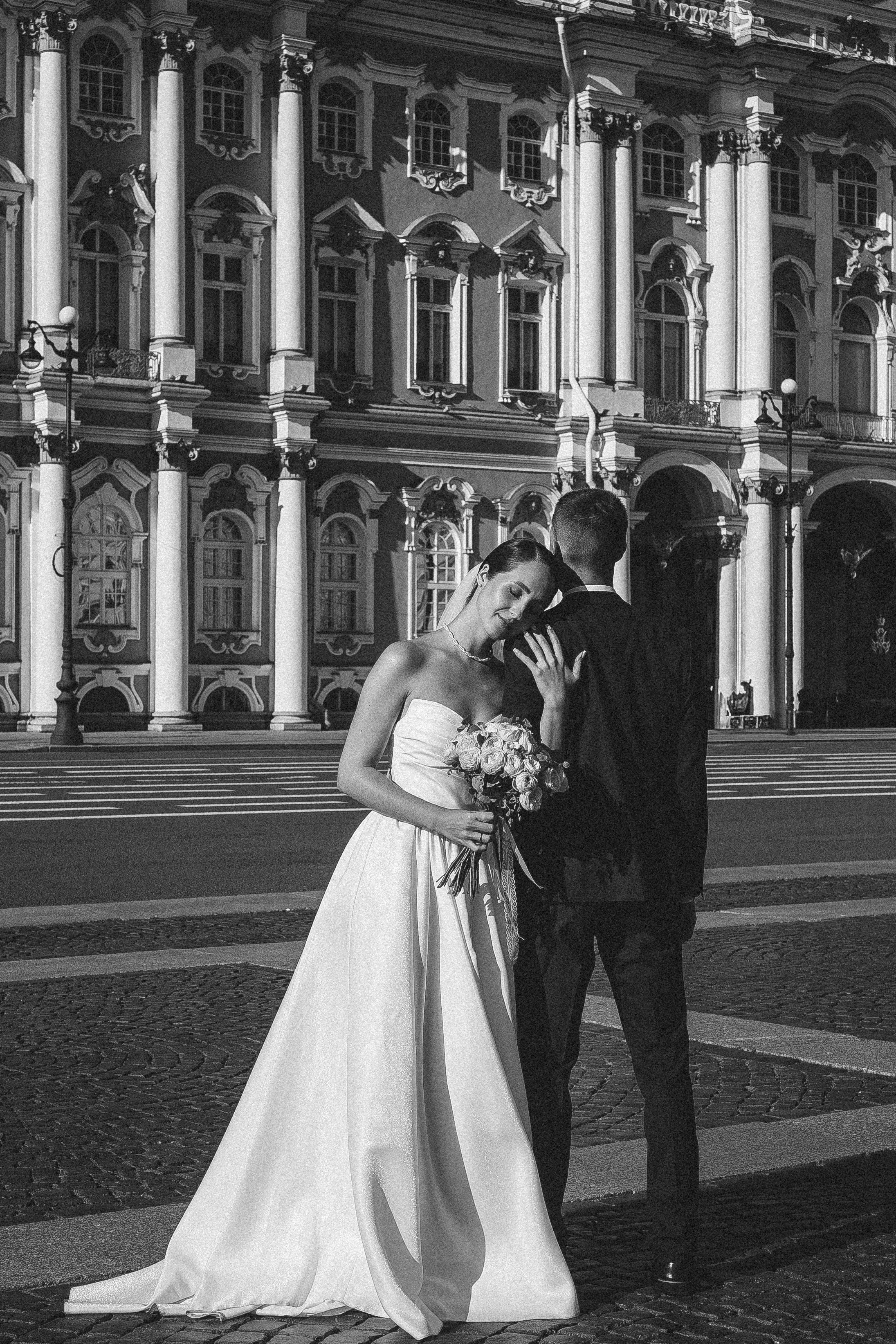 СВАДЕБНАЯ ПРОГУЛКА В САНТК-ПЕТЕРБУРГЕ (ИСАКИЕВСКИЙ СОБОР, ЗИМНЯЯ КАНАВКА, ЭРМИТАЖ И БОЛЬШАЯ МОРСКАЯ УЛИЦА). Профессиональный фотограф, Санкт-Петербург — Виктория Богомолова