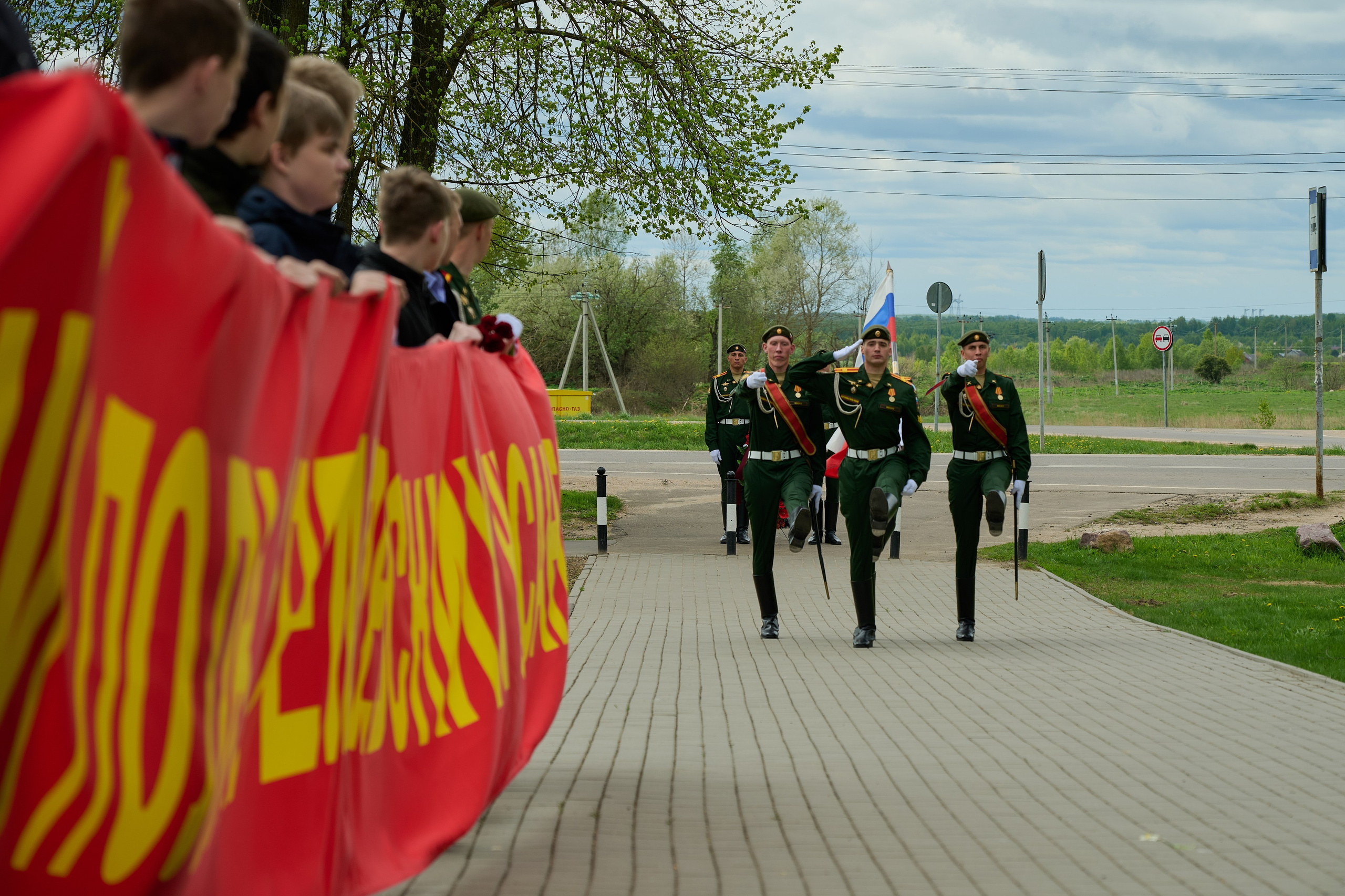 Памяти подвигу Кремлевских курсантов. Ярополец. Фотограф Роман Адлер