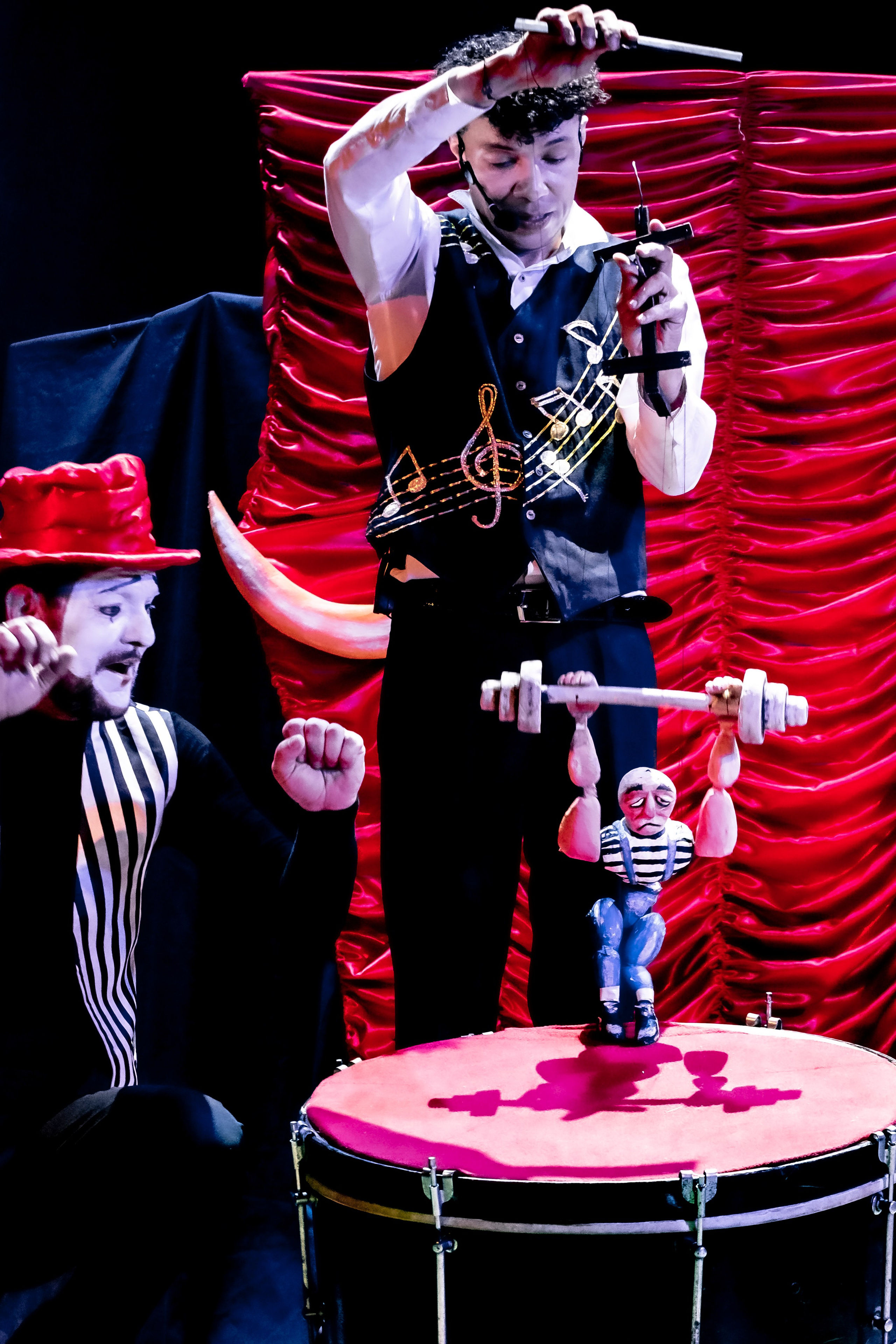 Цирк из Саквояжа спектакль театра САКВОЯЖ. Фотограф в Сочи Юрий Шептаев