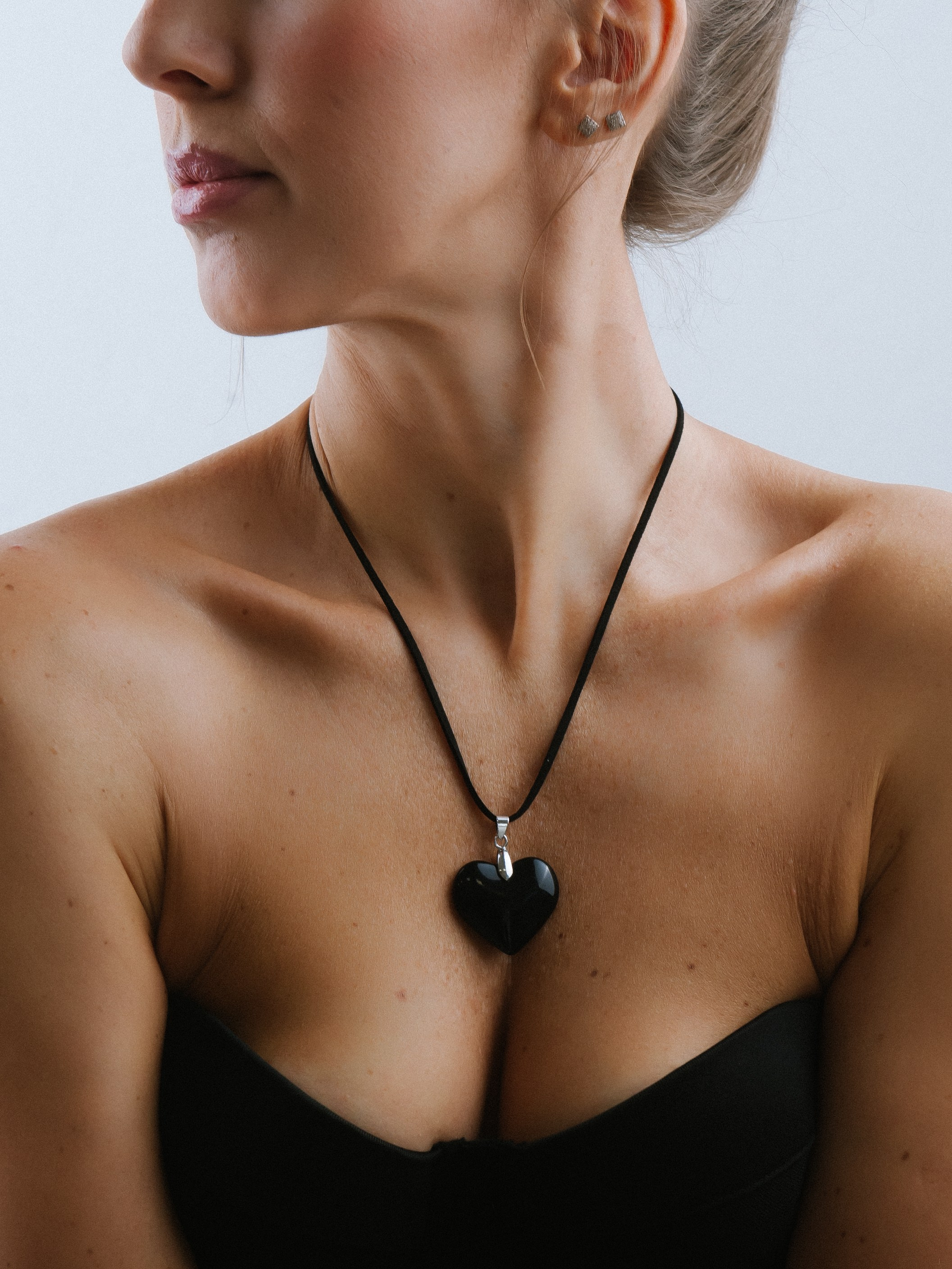 Бижутерия на модели. Ozon/wb