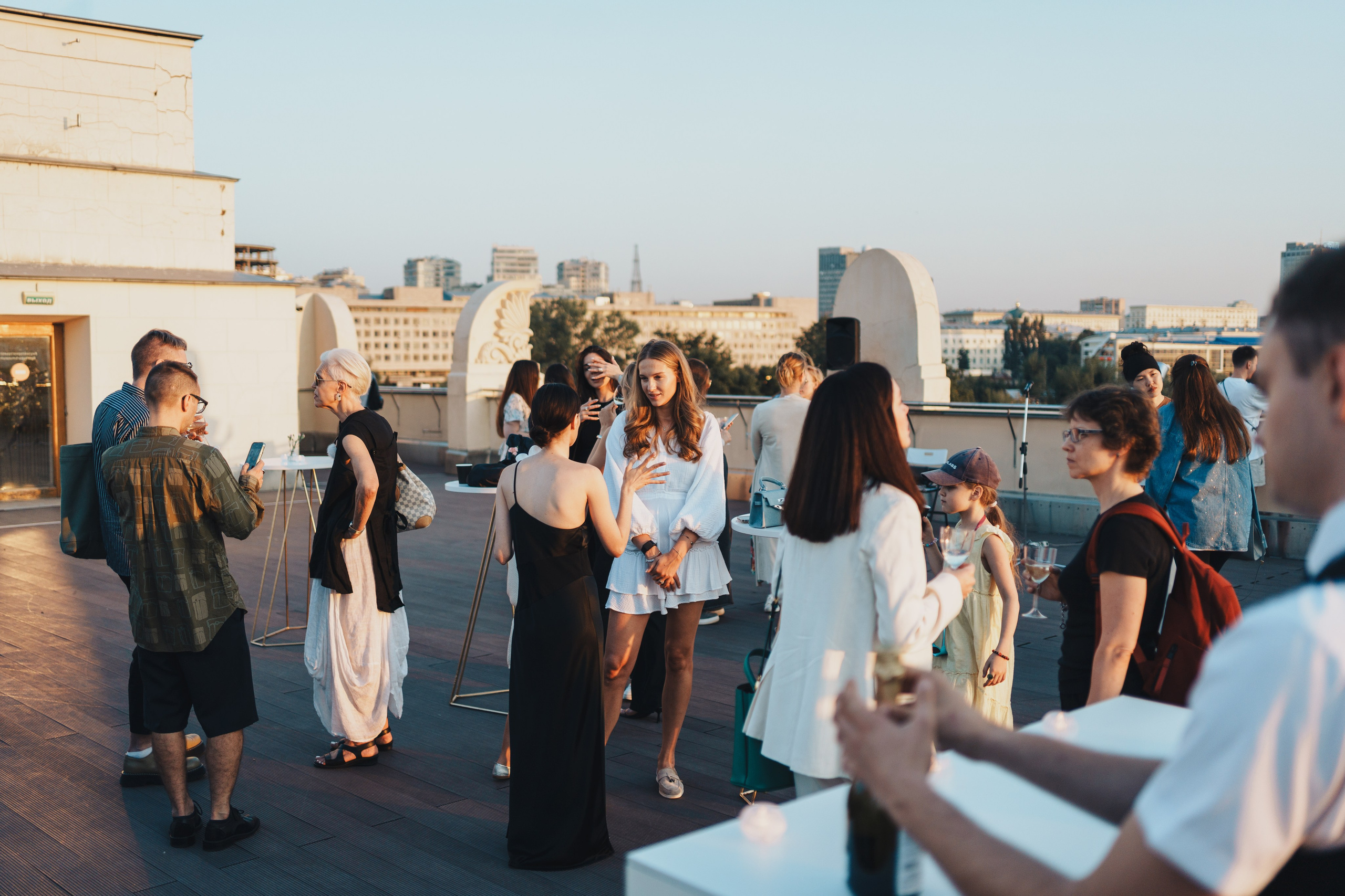 Выставка на крыше Парка Горького. Семейный и детский фотограф и видеограф в Москве, Серпухове и Тарусе Валерия Сорокина