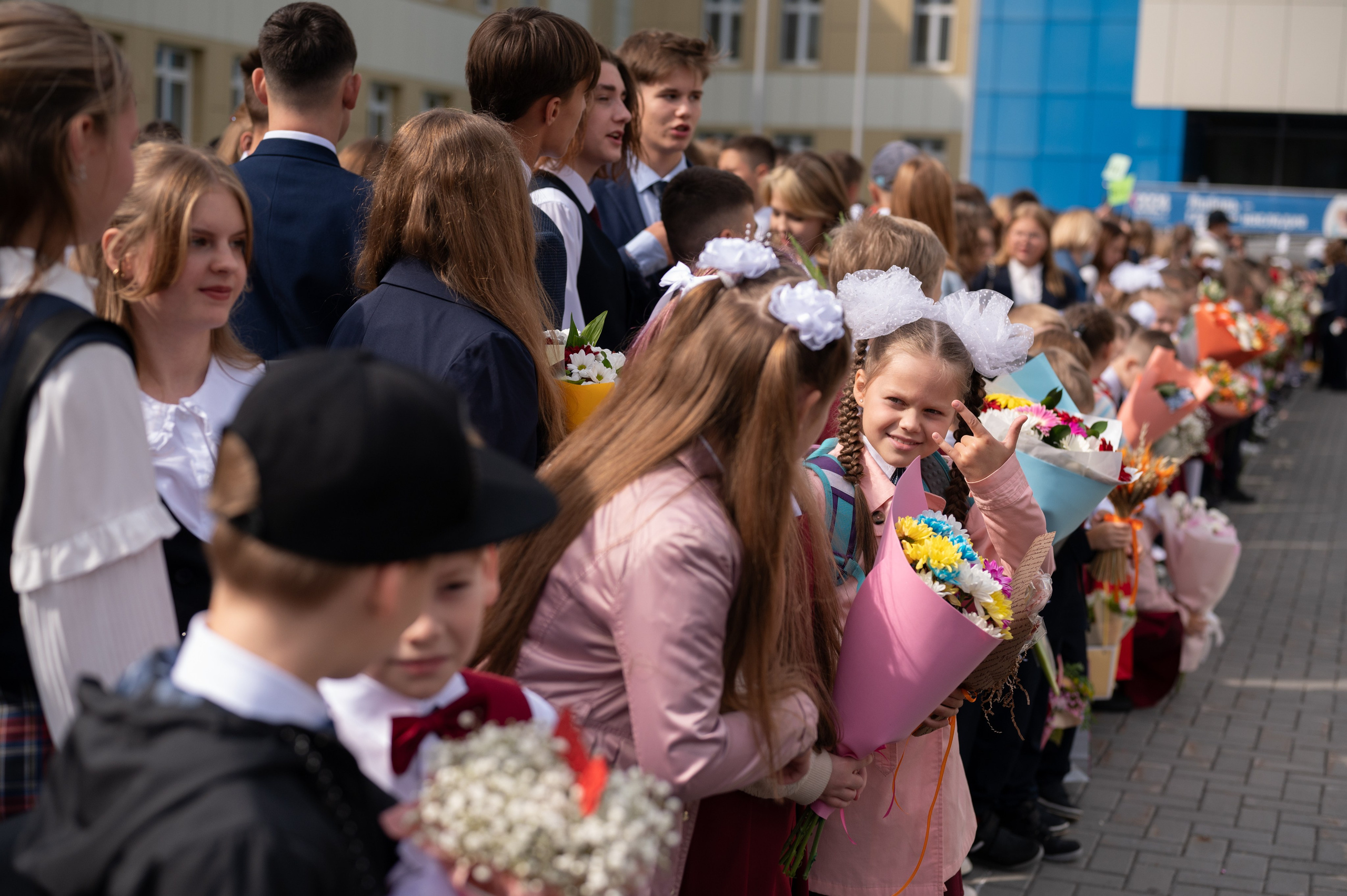 1 сентября 16 гимназия 2 класс (линейка + в классе+ на улице). Фотограф новорожденных, семейный детский в Тюмени Татьяна Морозова
