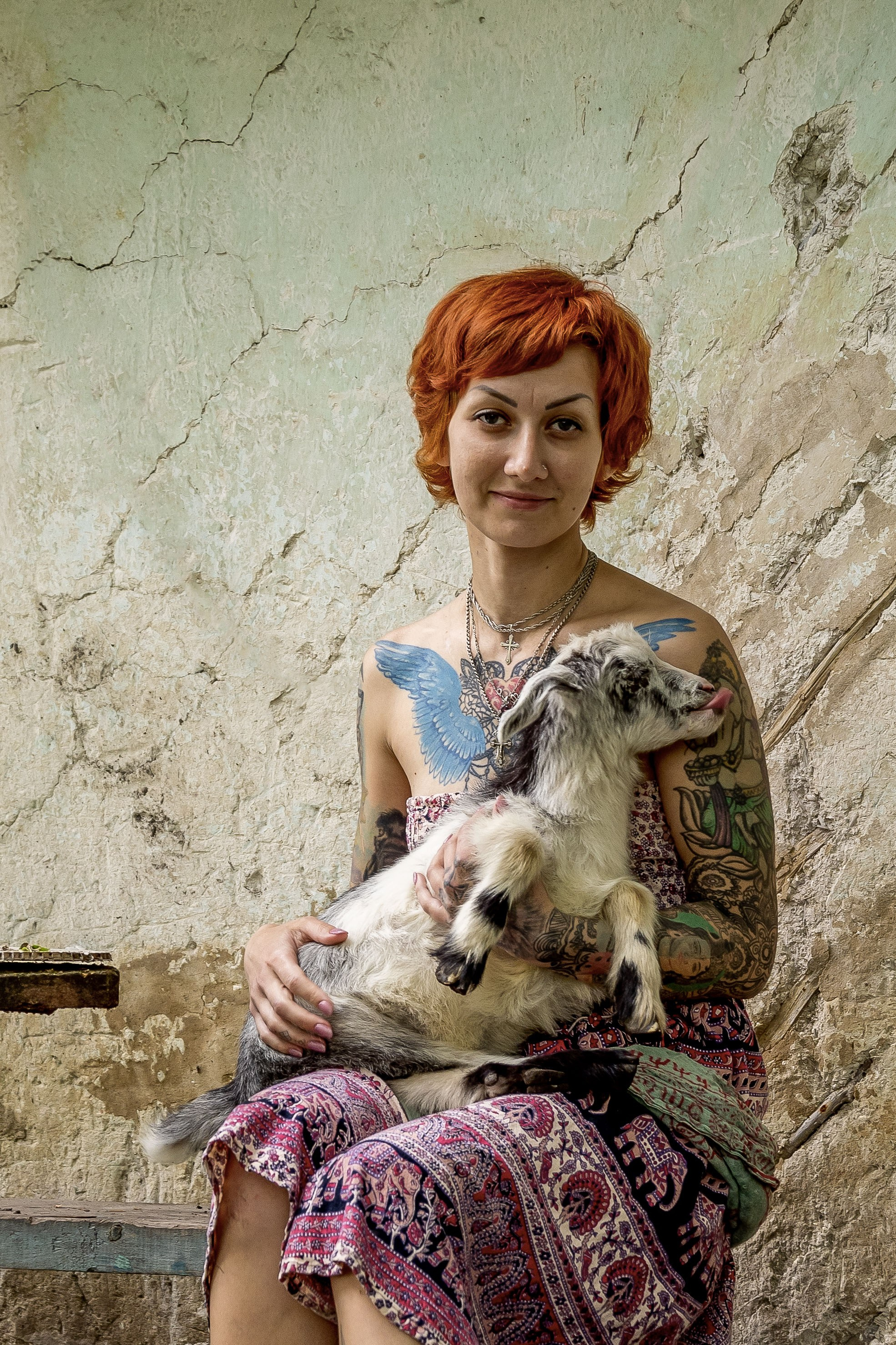 Девушка с козлятами. Bazarkom-photo.ru Фотограф Виктор Оськин в Старом Осколе