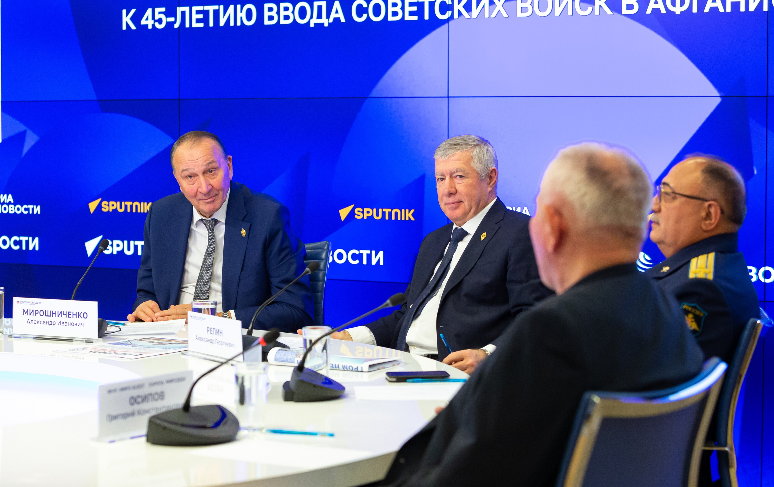 РИА НОВОСТИ. Газета «Спецназ России». Пресс-конференция к 45-летию ввода советских войск в Афганистан. Фотостудия в Москве LUXARTPHOTO