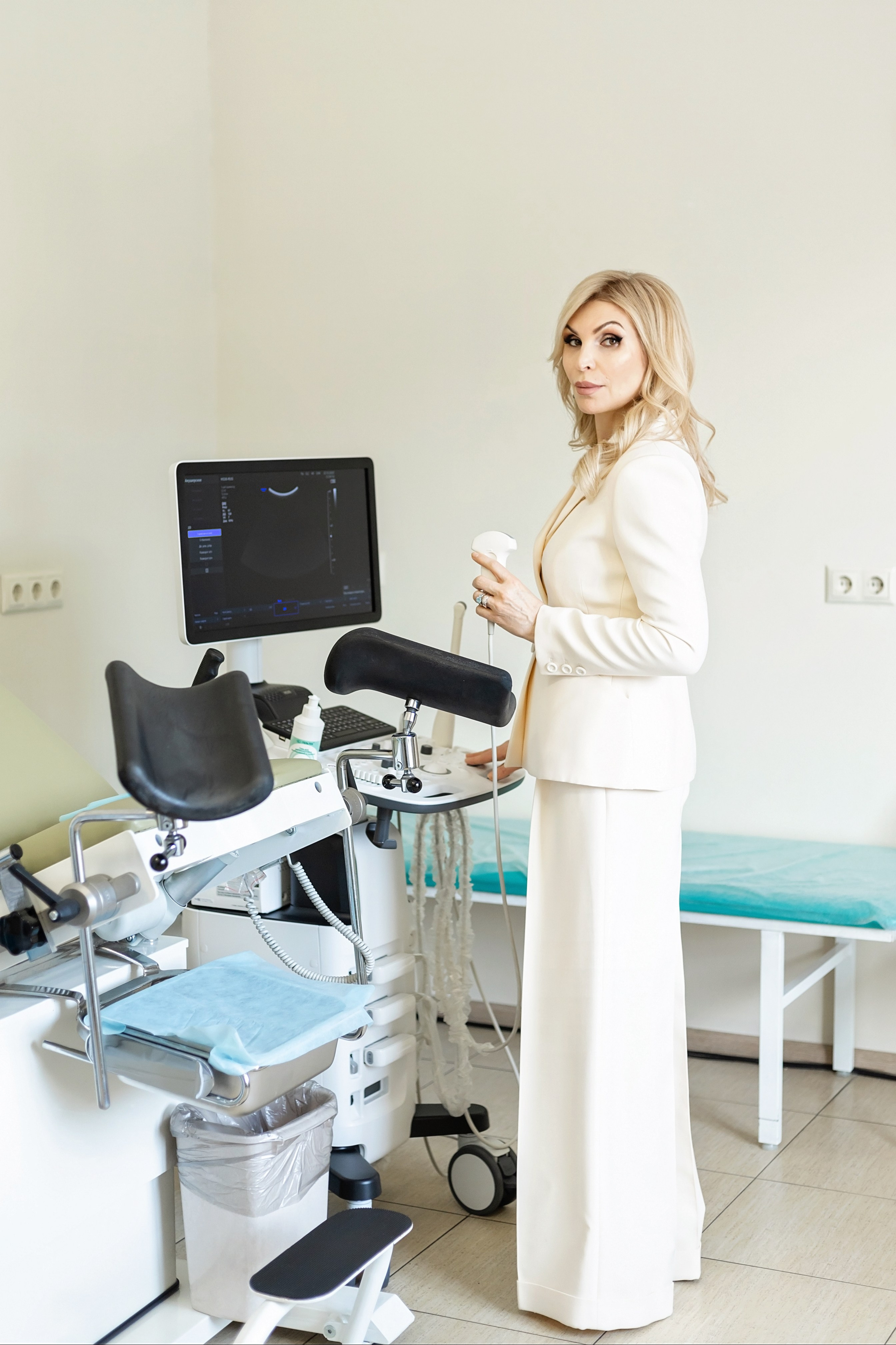 Оксана Валентиновна, глав.врач клиники женского здоровья. Фотограф в Москве Ксения Мокрушина | Brand & Women photographer