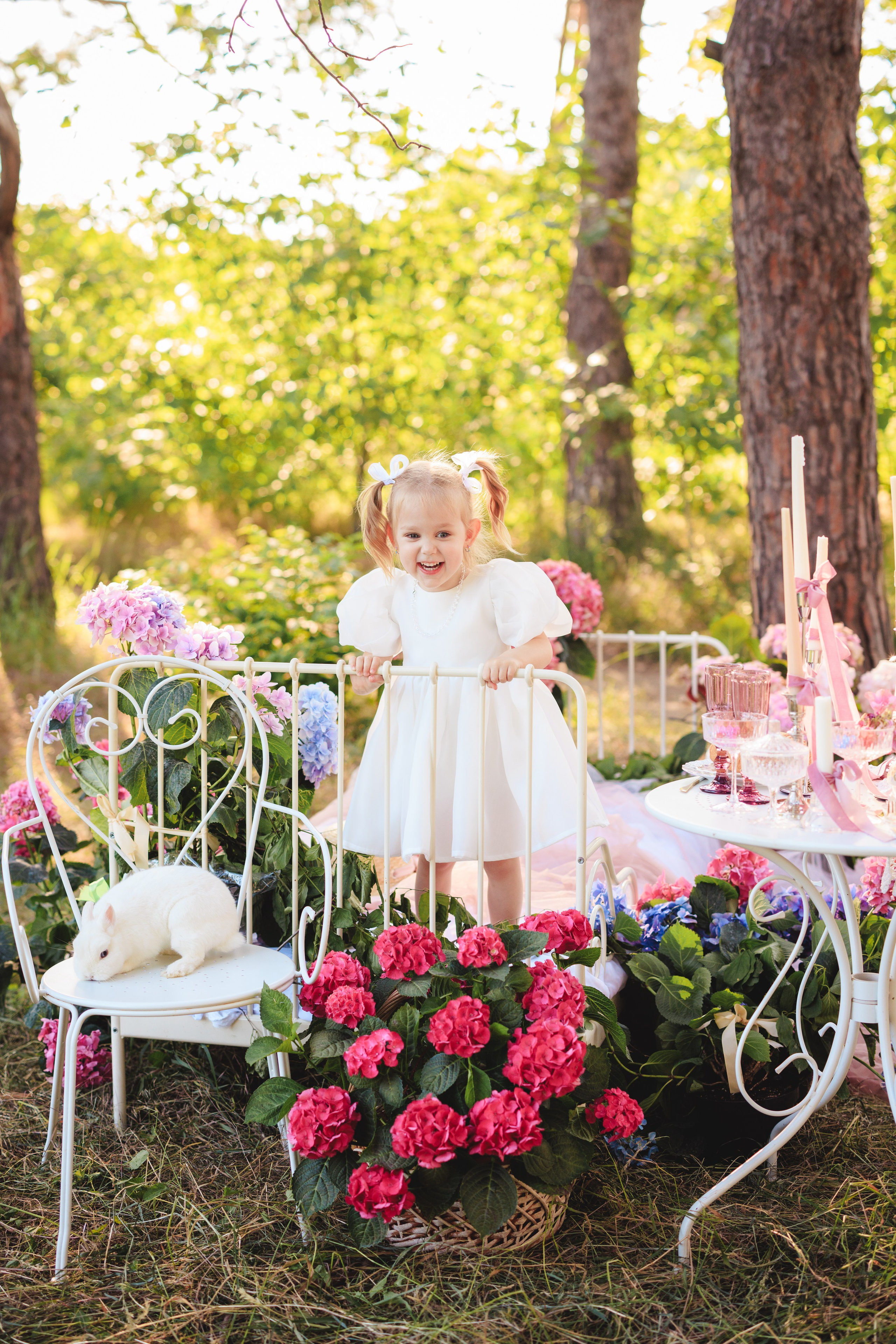 Цветочная кровать с кроликами. Семейный и детский фотограф в Краснодаре Анна Трашкова