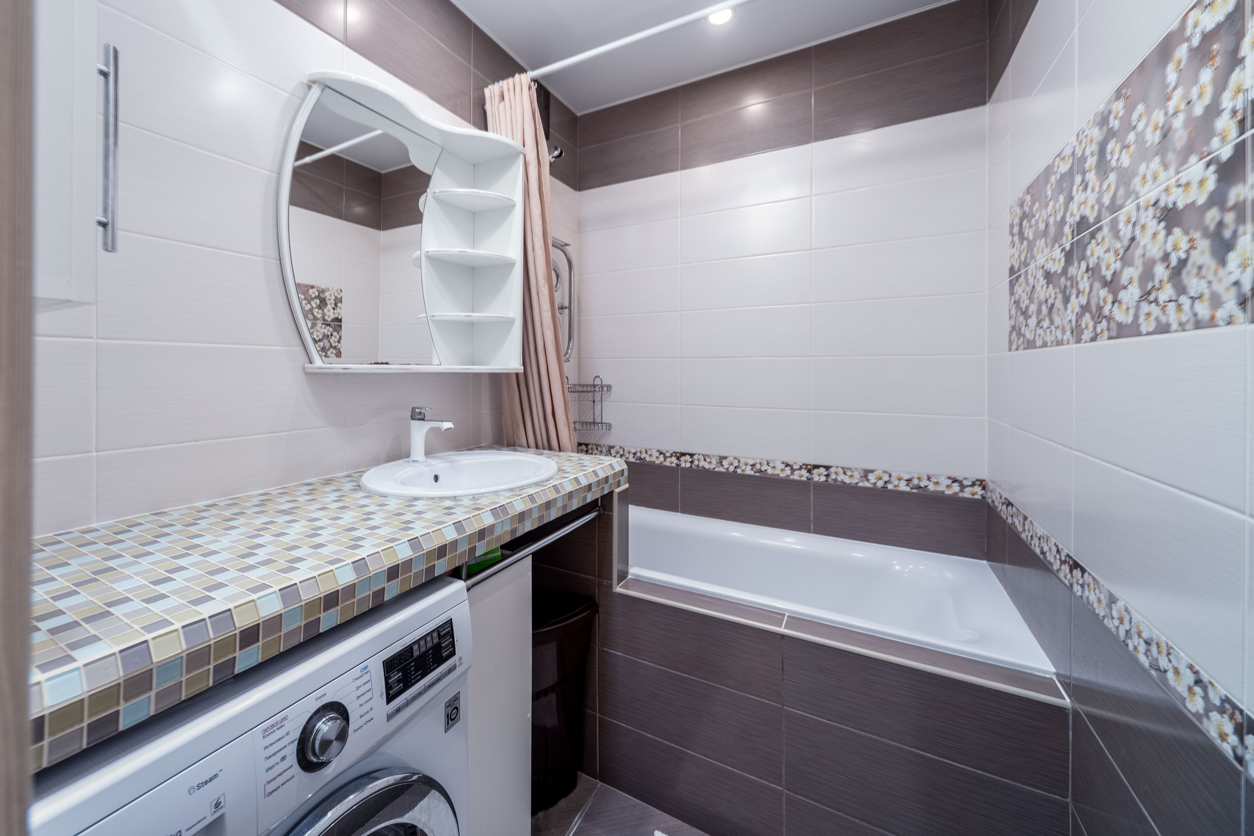 Фото интерьера ванной комнаты в двухкомнатной квартире в Фаниполе