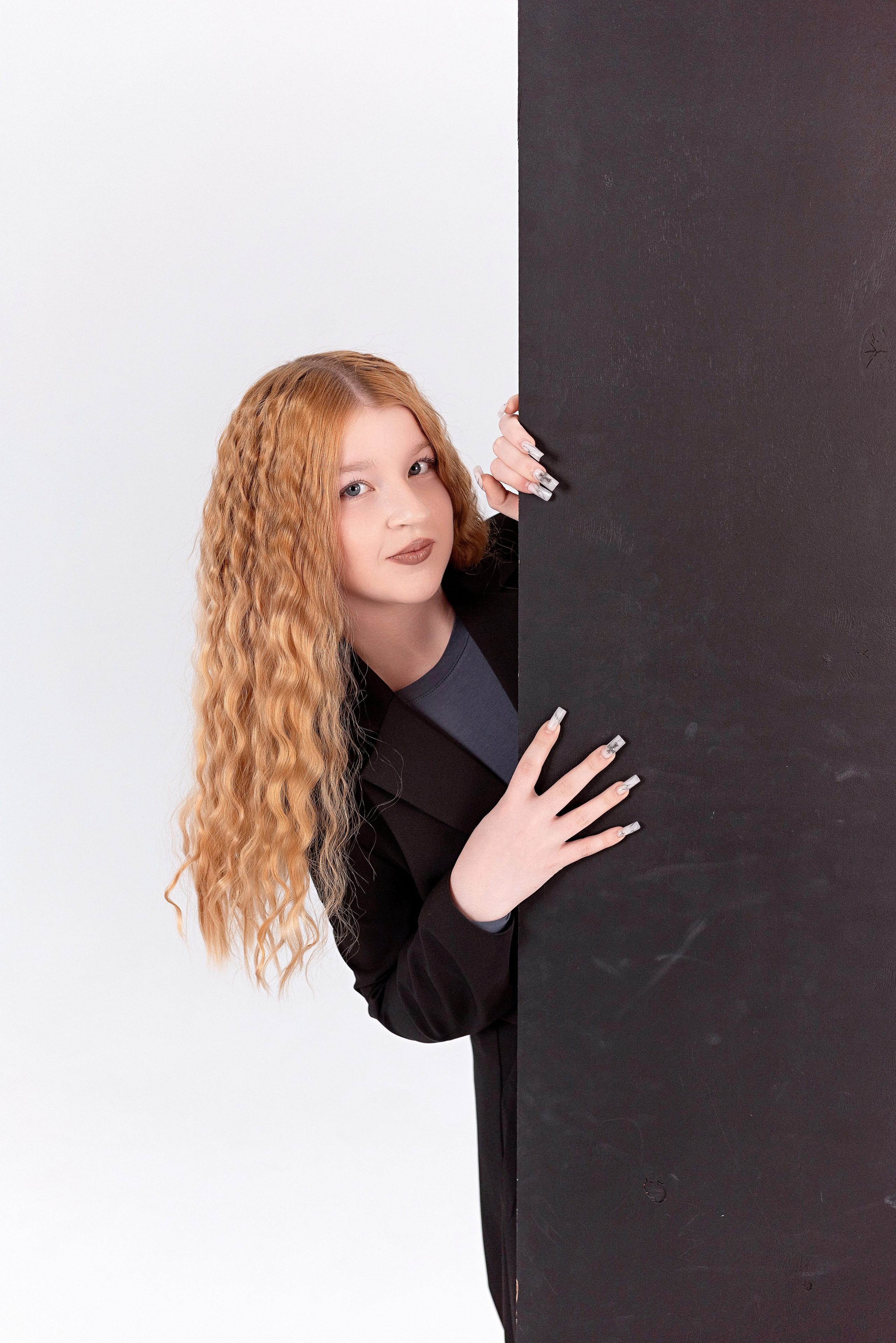 Фотосессия 9 класса в студии Circle для выпускных альбомов в Сургуте