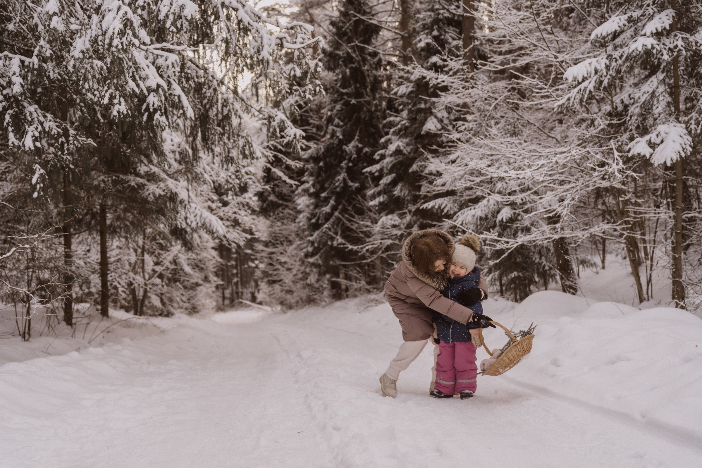 Зимняя фотосессия в лесу. Феодосия с крестной мамой Ольгой. Семейный и детский фотограф в Сергиев Посаде, Хотьково Якимчук Любовь