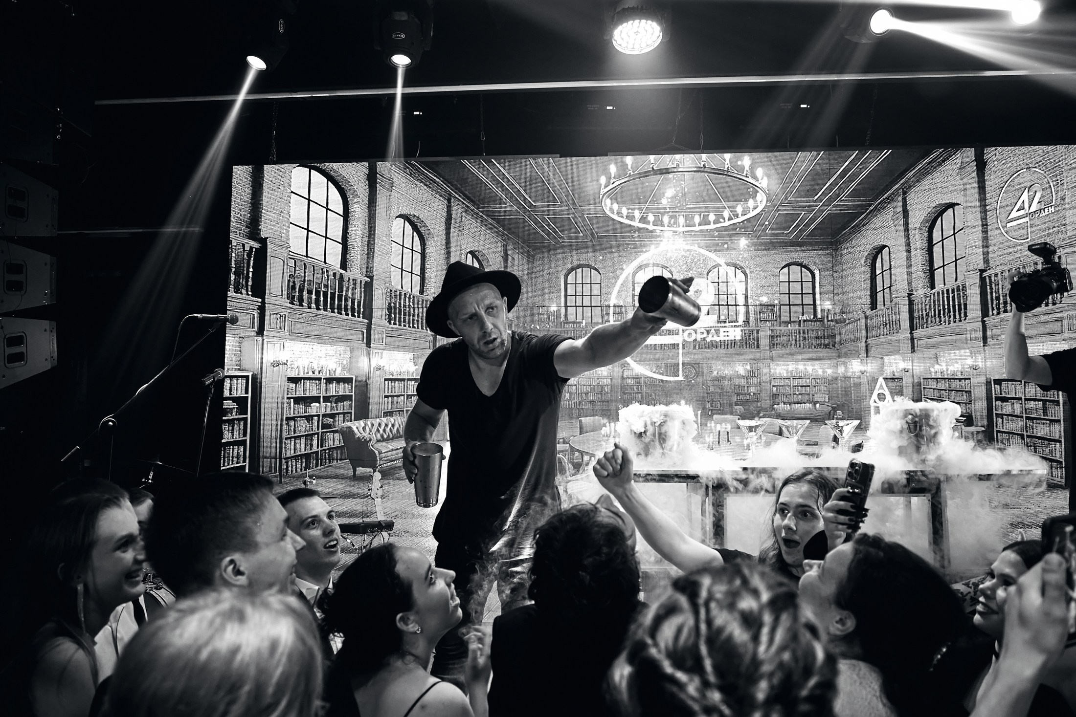 Фотограф на выпускной. Свадебный репортажный и фуд фотограф в Барнауле Гайфулин Виталий