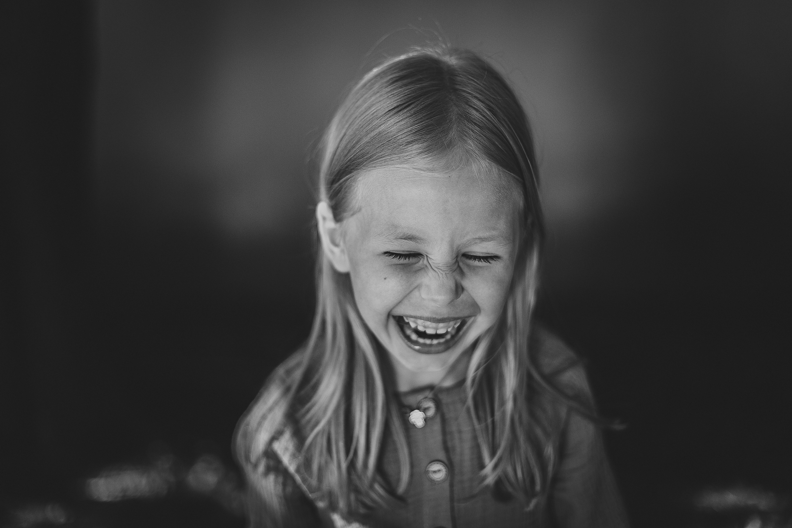 Фотосессия родителей с двумя дочками на Петроградской. Детский, свадебный и семейный фотограф Юлия Курбатова, Санкт-Петербург