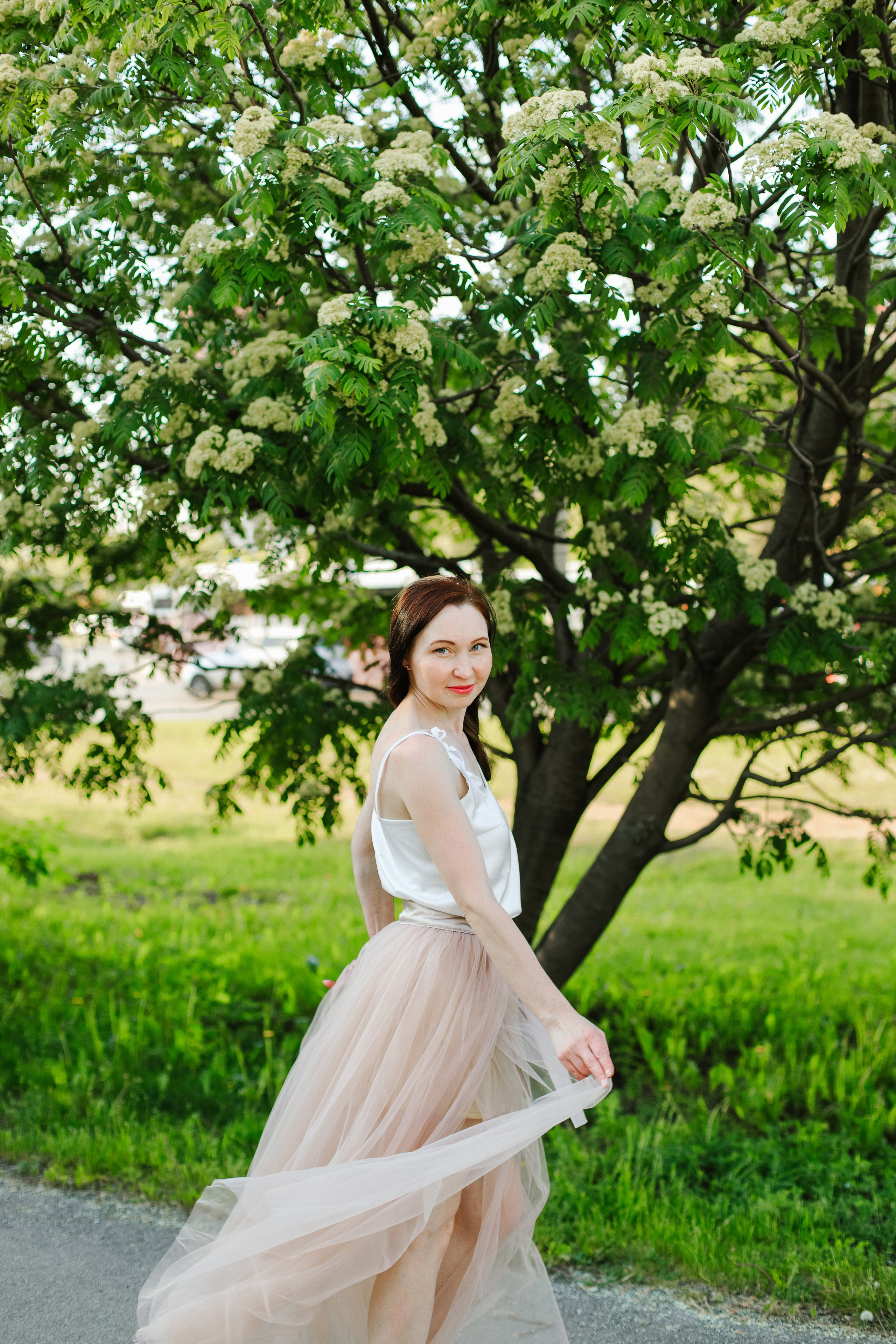 Женская фотосессия в цветении. Контентный фотограф в Перми Натали Кытманова