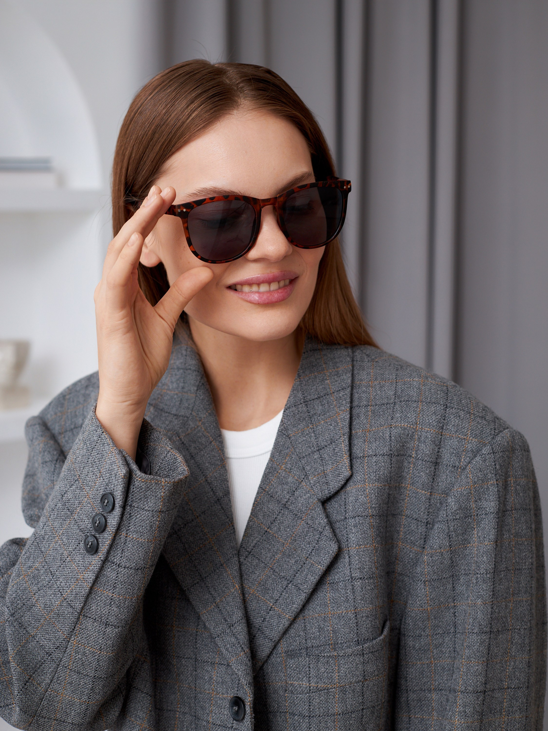 Фотосъемка солнцезащитных очков Екатеринбург Wildberries ВБ Ozon Озон предметная съемка Екб заказать цена фотосъемка товара WB очки предметк. Фотограф Екатеринбург Анастасия Жерновская | Маркетплейсы и нейрофото