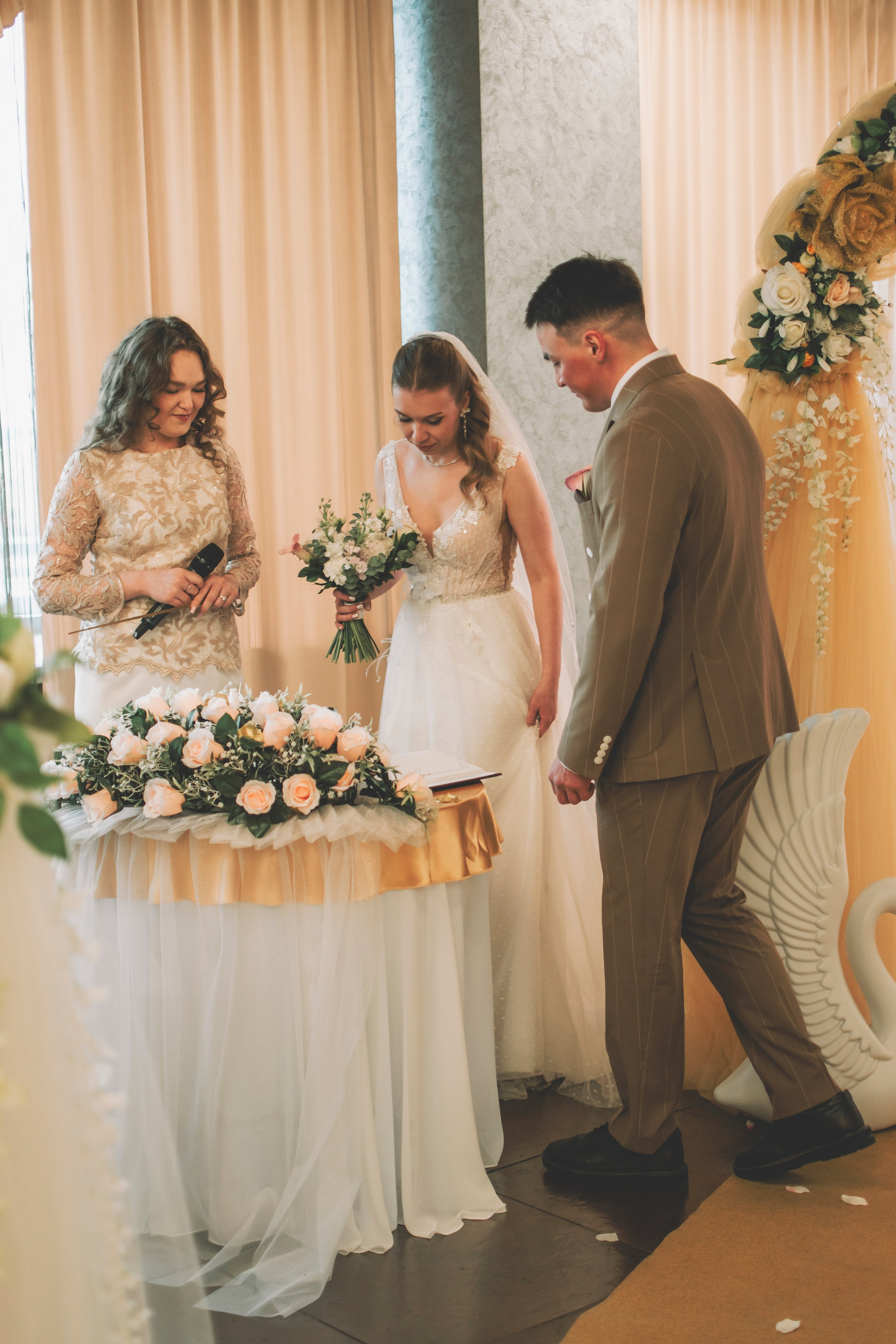 Альберт и Анастасия (Студийная фотосессия, роспись в ДК Нефтяник + фотосессия с гостями). Семейный и свадебный фотограф Губкинский и Ставрополь