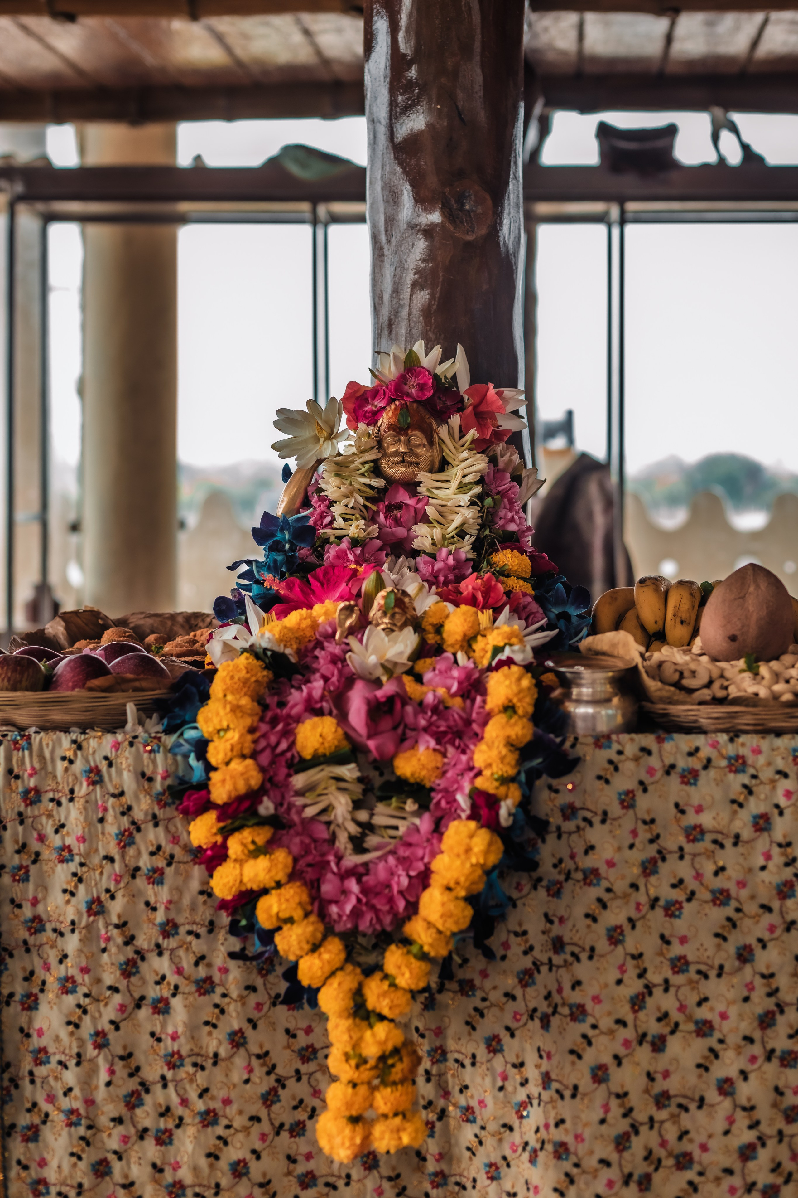 Abhisheka Devraha Baba on Sri Devdas ji maharaj bd. Mariam Bagdasaryan
