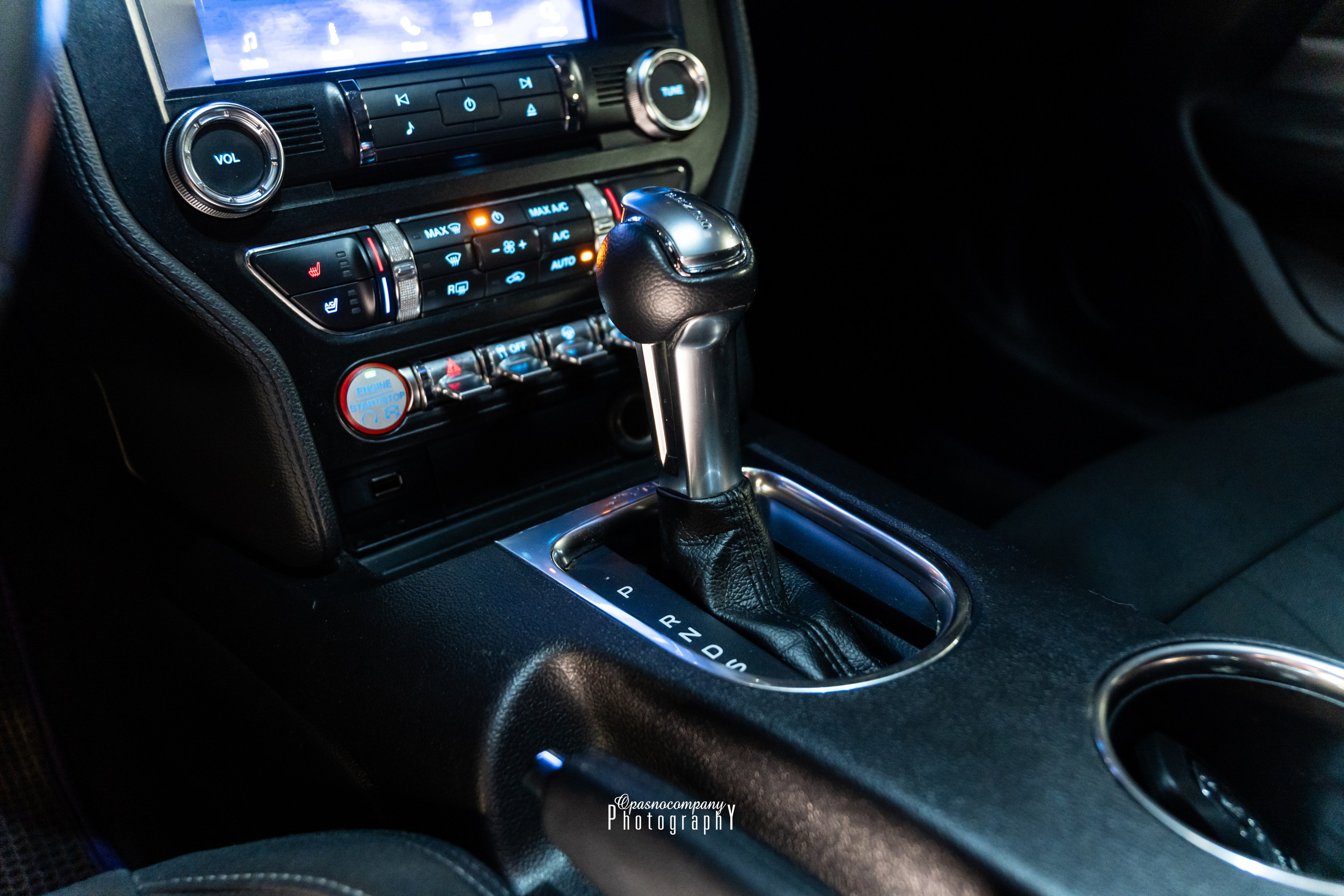 FORD MUSTANG. Opasnophoto.com