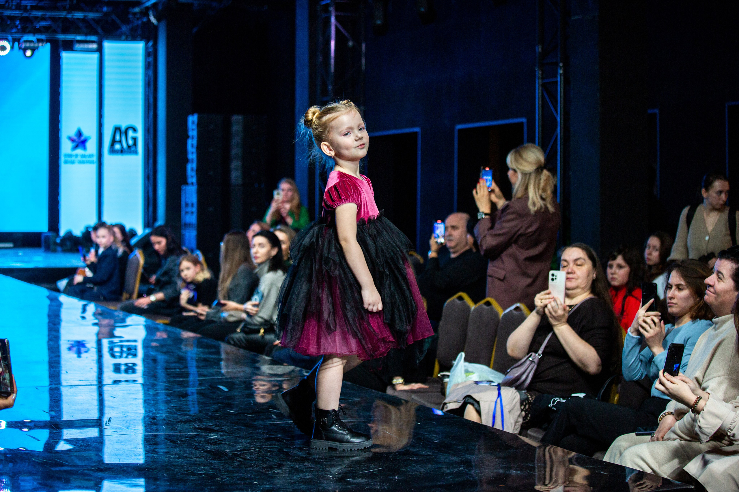 Звезда галактики. Яровит Холл. Репортажный, семейный, свадебный, портретный фотограф