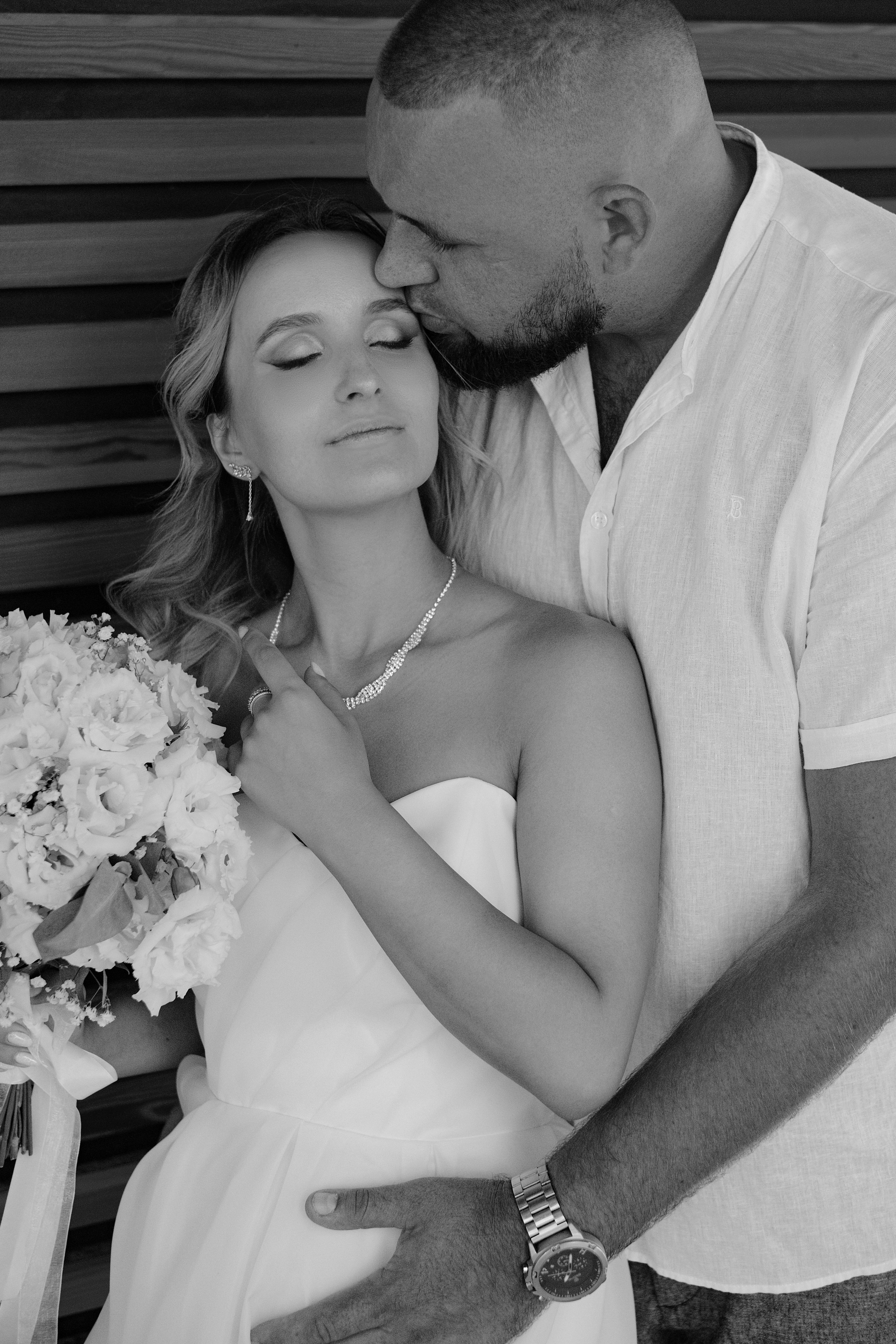 Свадебная фотосессия в Новом Херсонесе и Золотой балке. Профессиональная фотосъемка в Крыму. Натуральные эмоции и живые кадры. Забронируйте дату прямо сейчас!