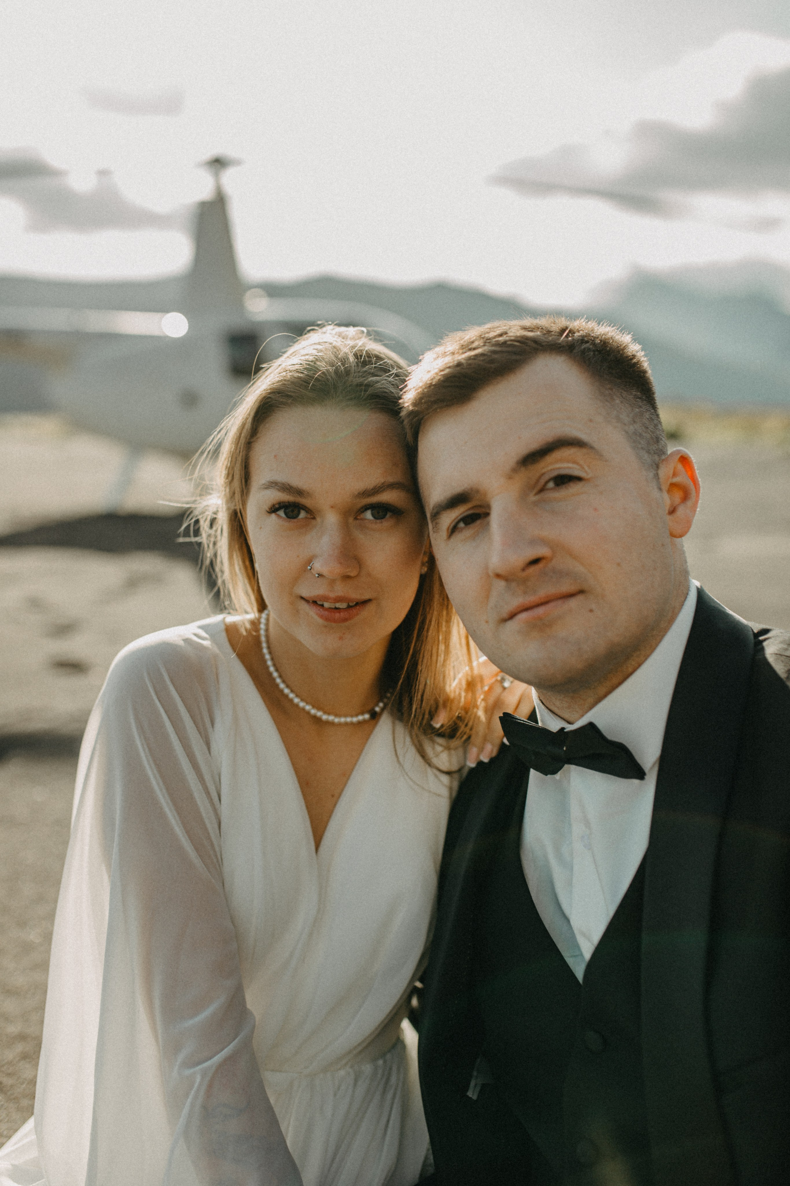 Вертолетный полет Бухта Жировая. Свадебное фото и видео на Камчатке. Туристические маршруты