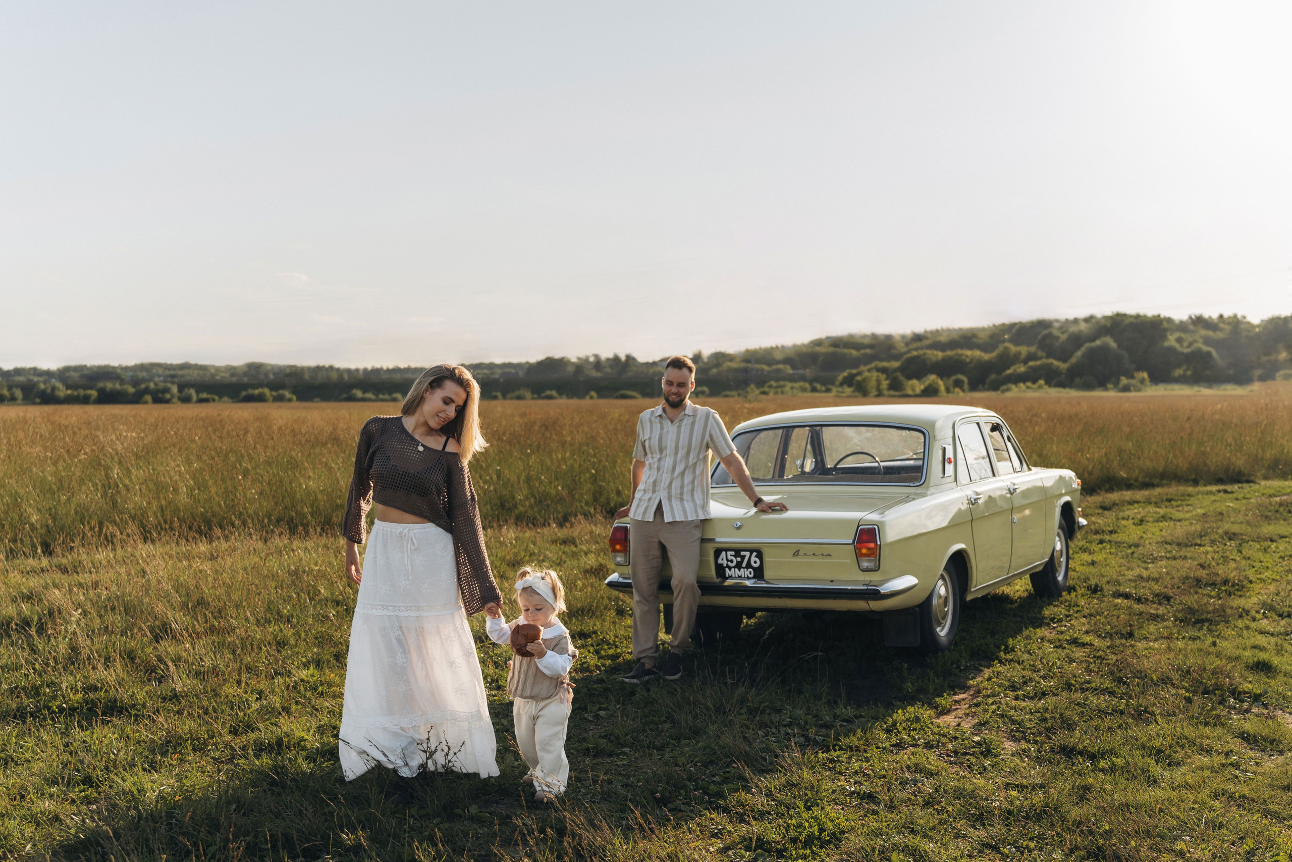 На машине загород. Ваш фотограф Вика Артемова