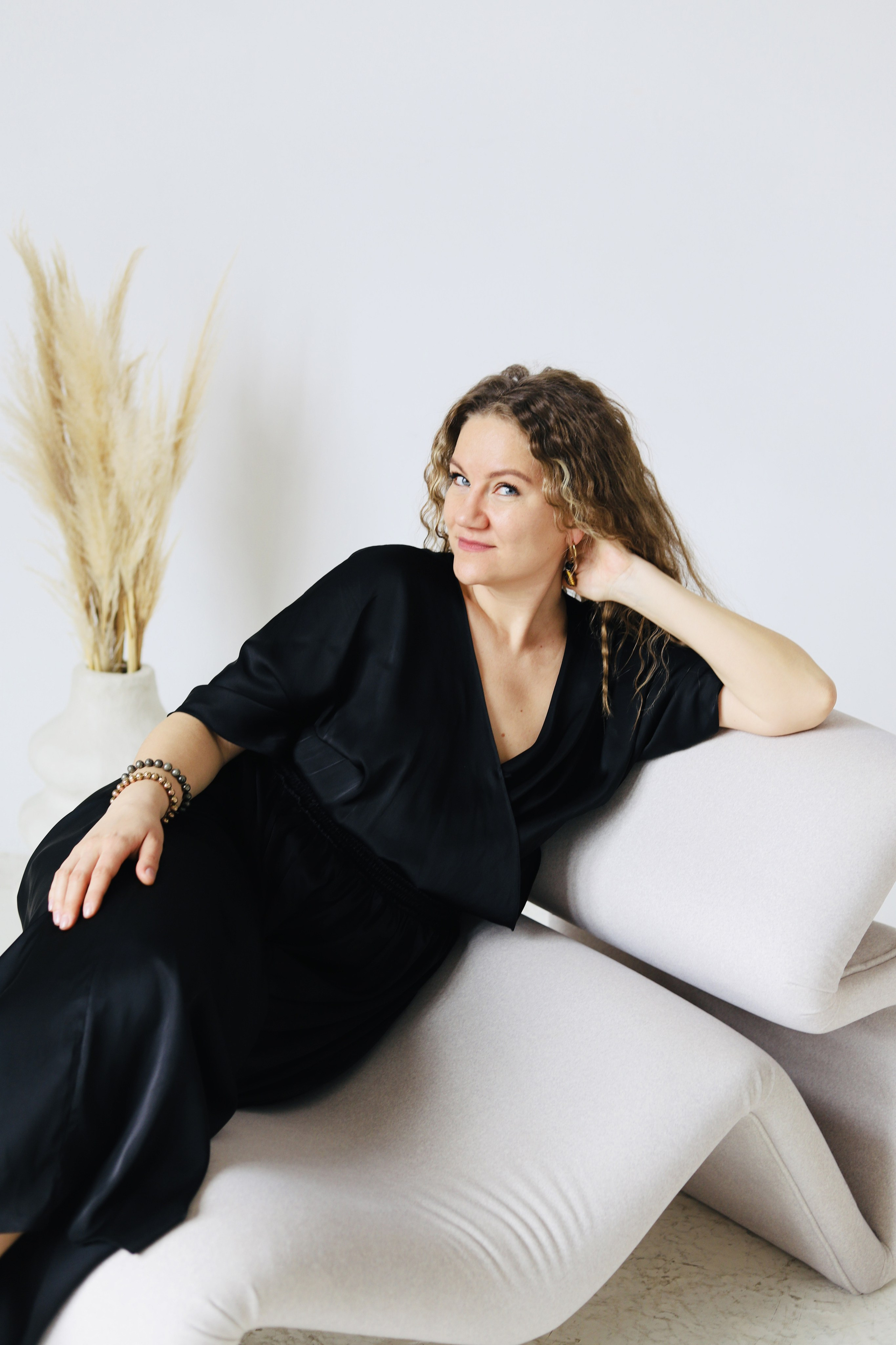 Ульяна в свободном танце. Портретный Фотограф в Санкт-Петербурге Кира Орехова