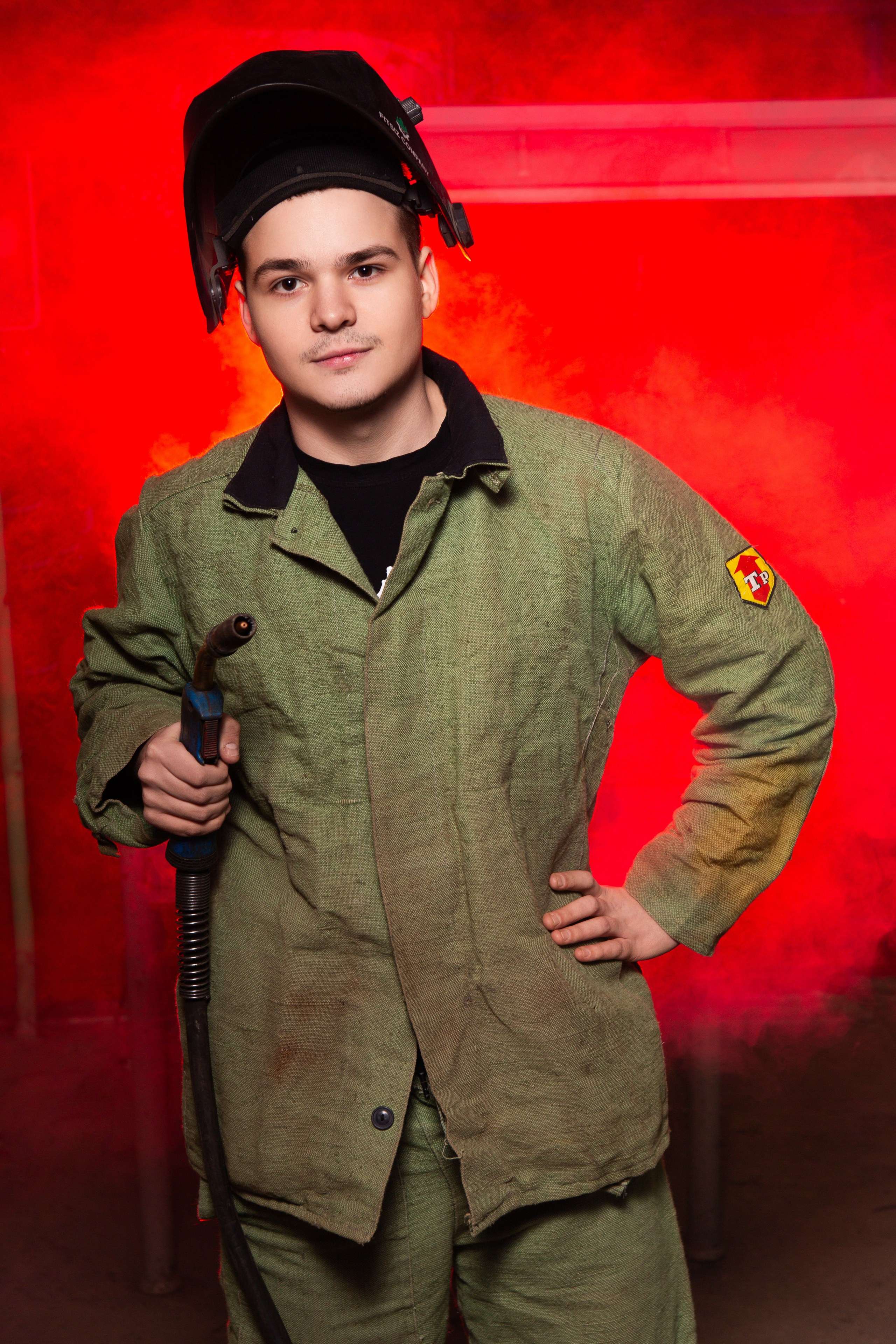 Портретная Фотосессия в Цеху для Выпускников Сварщиков | Твой Альбом Мценск. ТВОЙ АЛЬБОМ / ТВОИ ПРАВИЛА