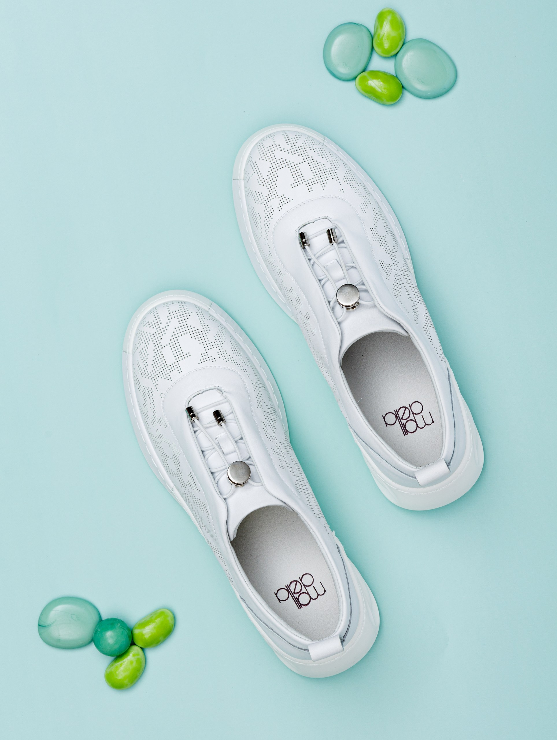 Предметная съемка и продакшн видео обуви для каталога, сайта, маркетплейсов. Студия коммерческой съемки ХВОЯ