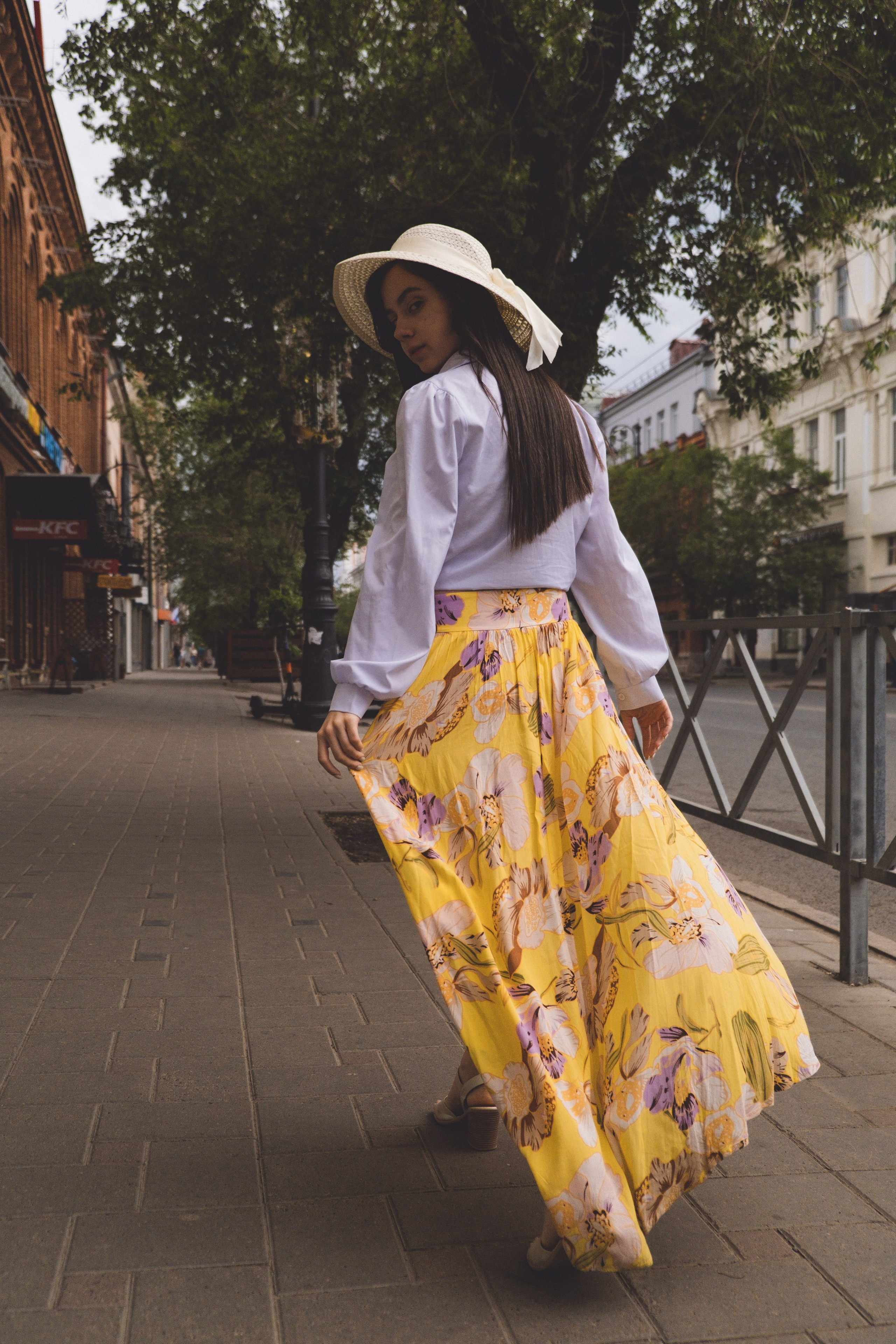 Карина. На трамвае по городу. Дмитрий Пропадалин, Нейрофотография