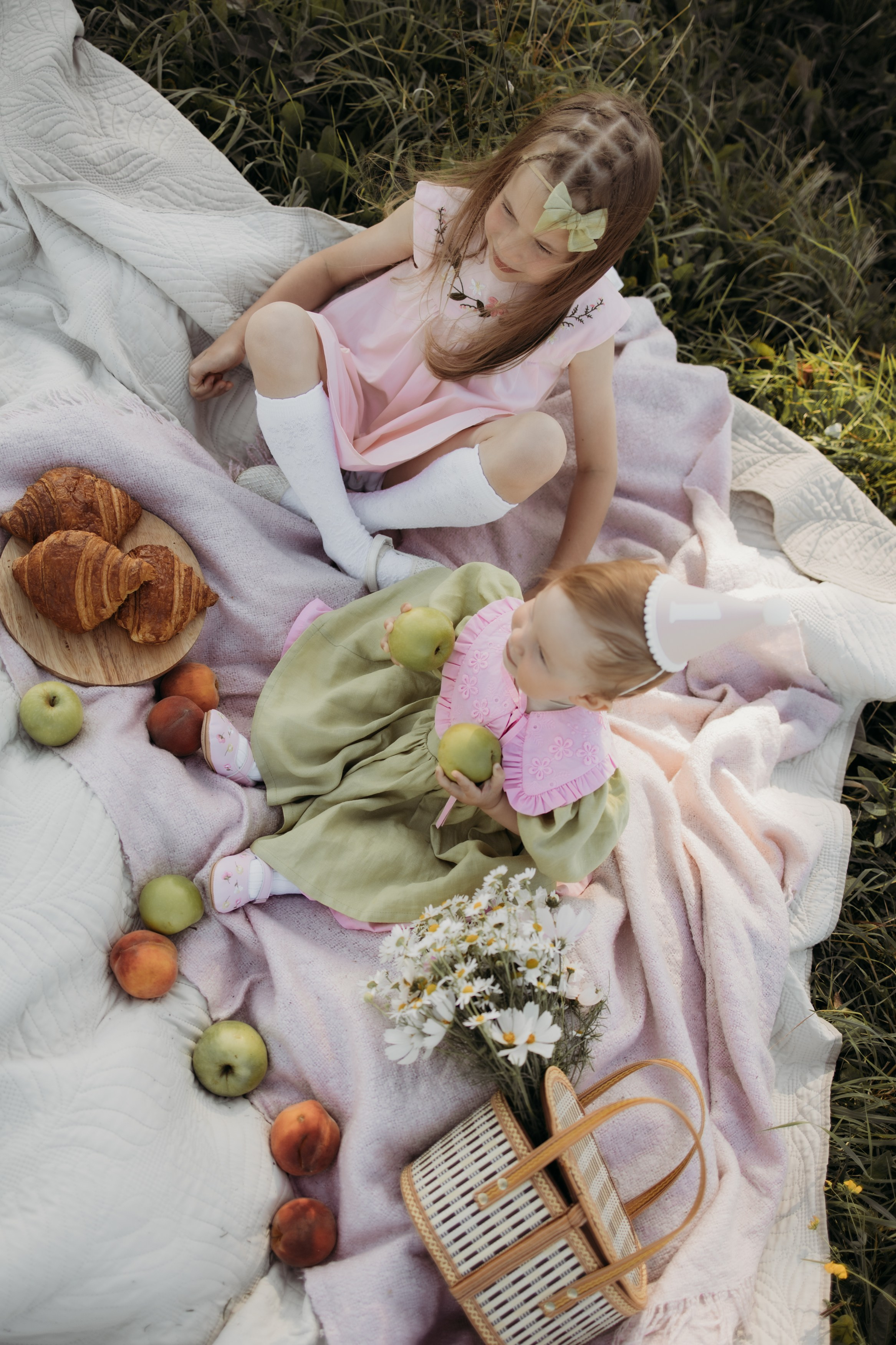 Годик у одинокого дерева. Свадебный и семейный ньюборн newborn фотограф, фотограф новорождённых в Санкт-Петербурге, Пушкине, Павловске. Павлова Анастасия