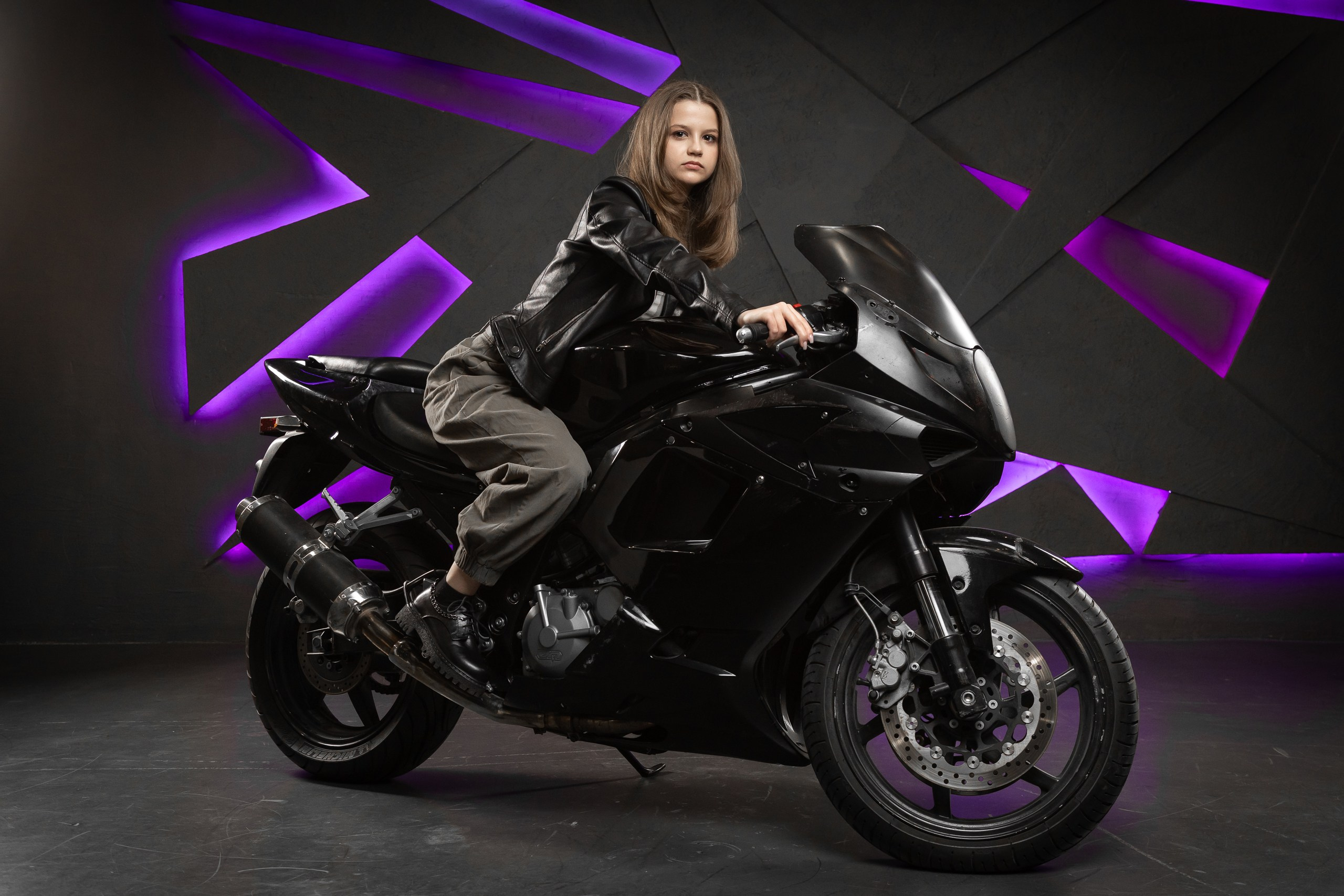 Фотосессия в студии с мотоциклом и доберманами. Фотограф в Санкт-Петербурге — Сергей Петров