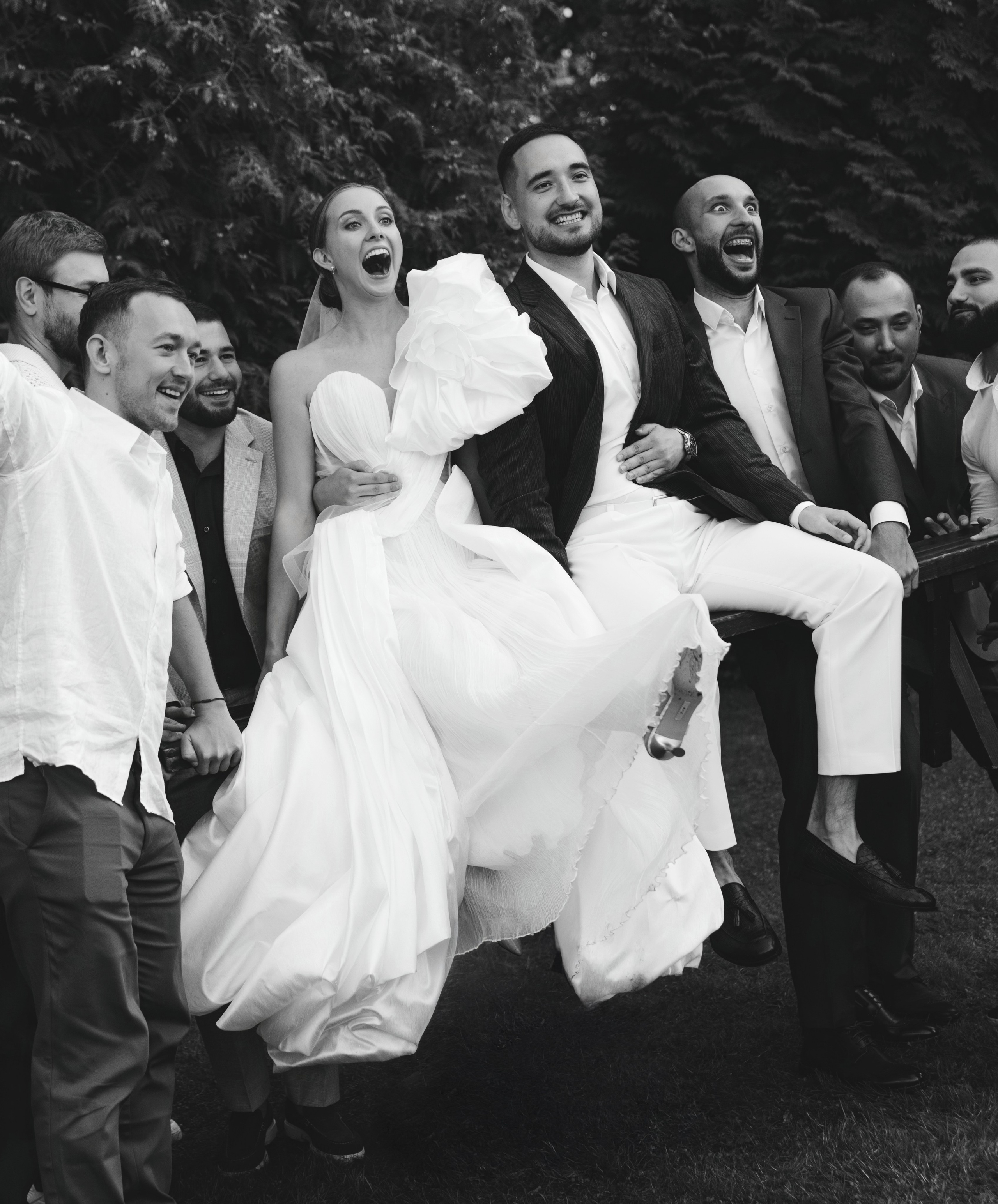 В ЛУЧАХ ЗАКАТА НА БЕРЕГУ МОРСКОМ