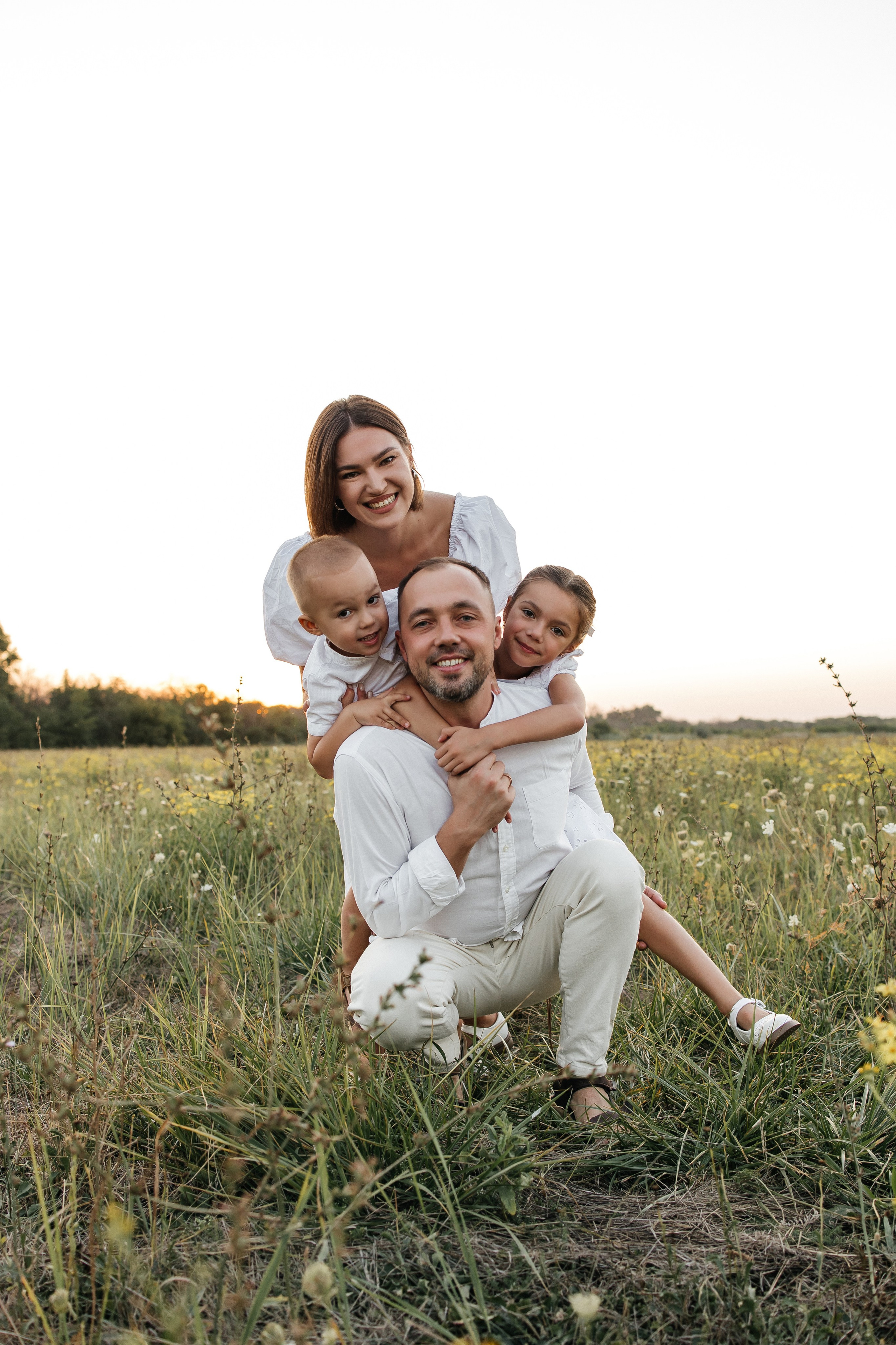 Фотосессия в поле. Семейный фотограф Клименко Дарья в станице Ленинградская