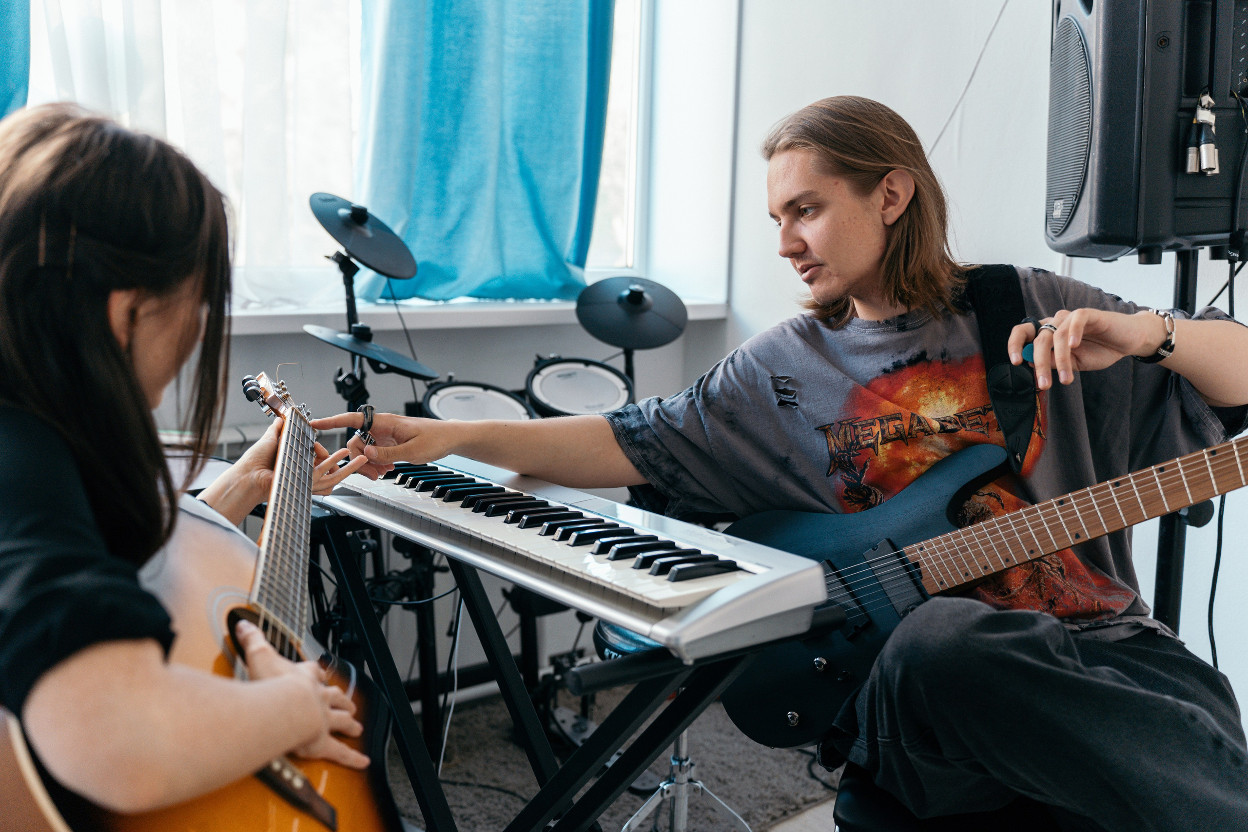 Hi Music. Я занимаюсь событийной, свадебной, товарной, студийной… фотографией