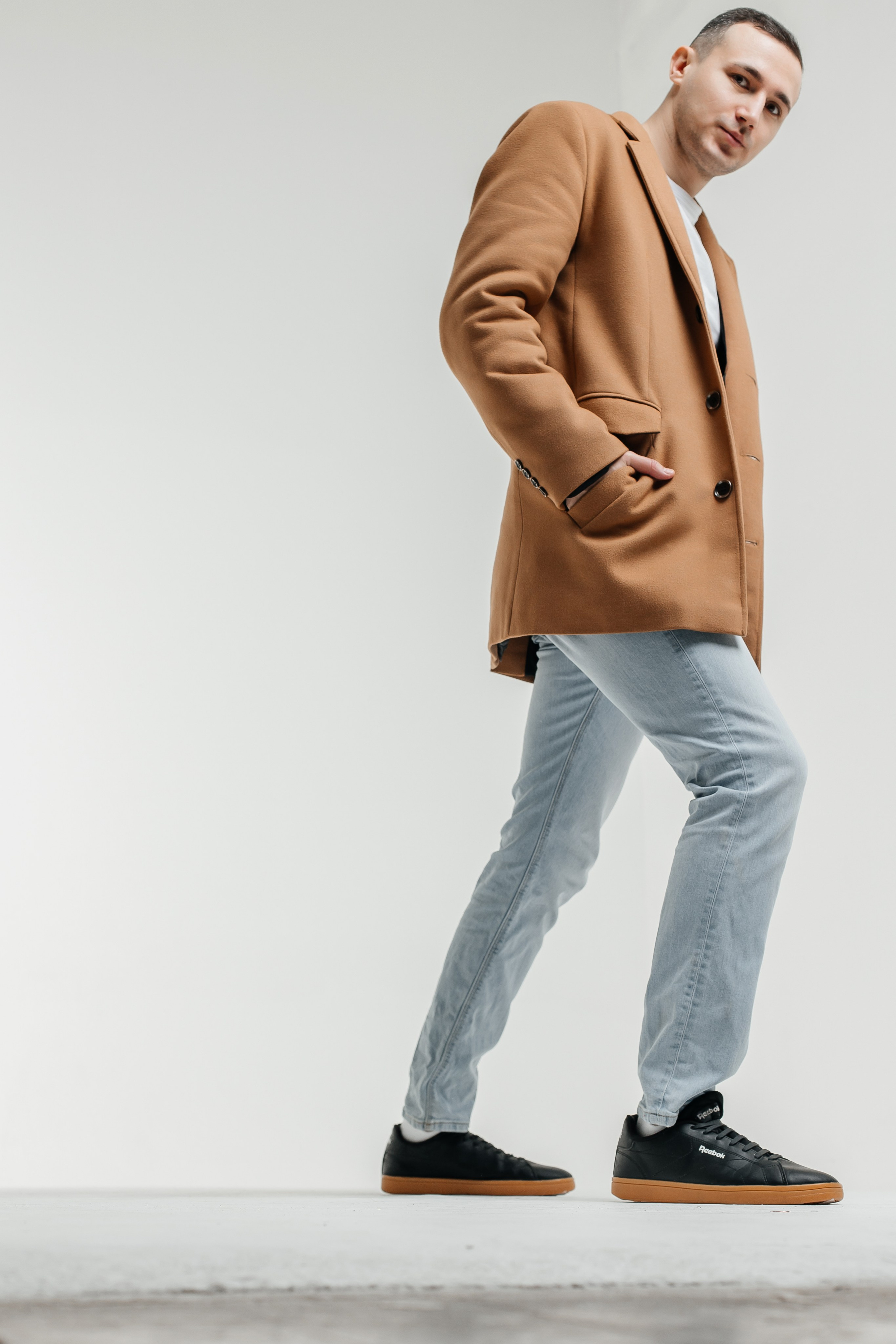 Дмитрий Б. Мен. Фото и видео продакшн в Москве — съемка для брендов и маркетплейсов